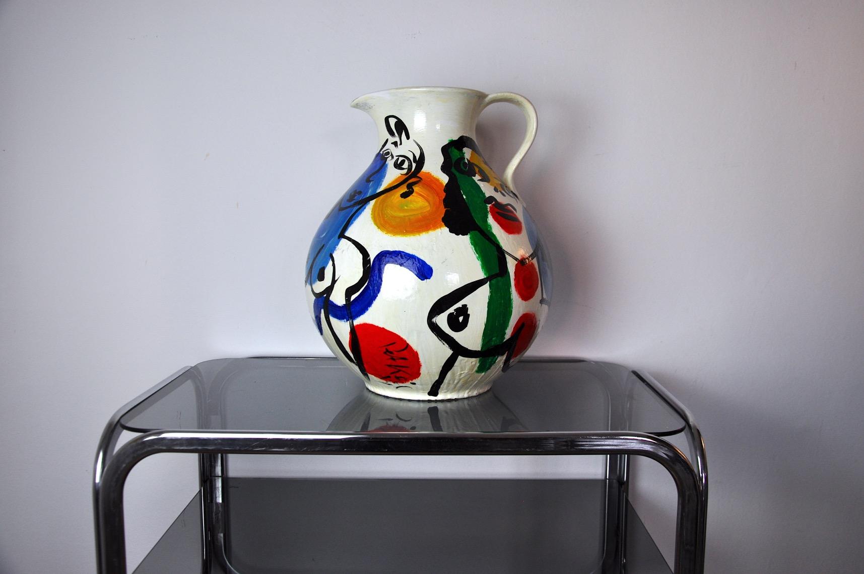 Superb and large abstract vase painted by the German artist peter robert keil in 1984. This vase is in perfect condition and its dimensions make it truly unique. Peter robert keil is a contemporary painter recognized in germany for his dynamic forms