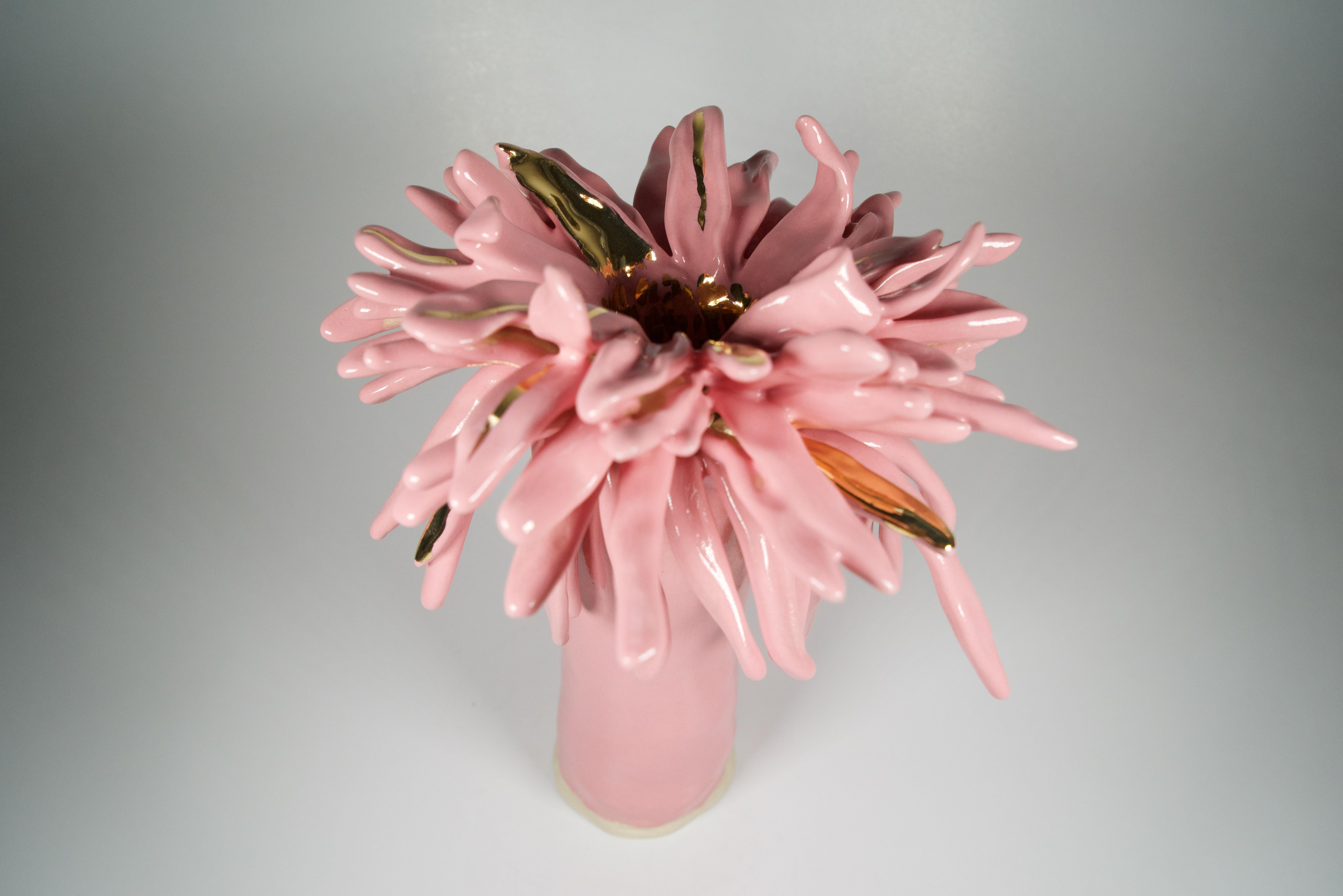 Vaso in gres rosa floreale ispirato all'Art Nouveau dell'artista e designer Hania Jneid in vendita 3