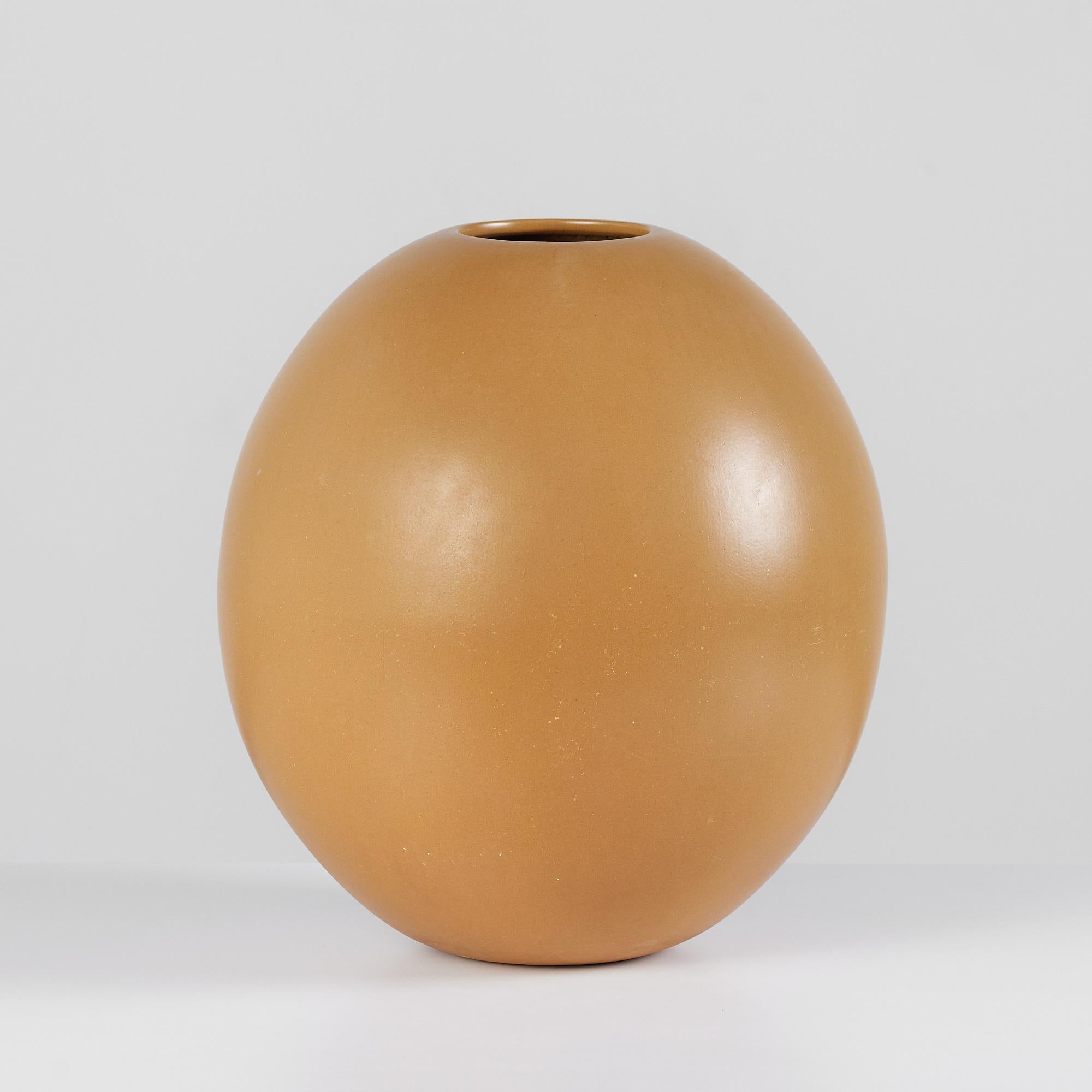 Fabulous rounded glazed planter in gold by ceramics artist Marilyn Kay Austin for Architectural Pottery. This example, called the floor vase, has an almost spherical design with a small 4