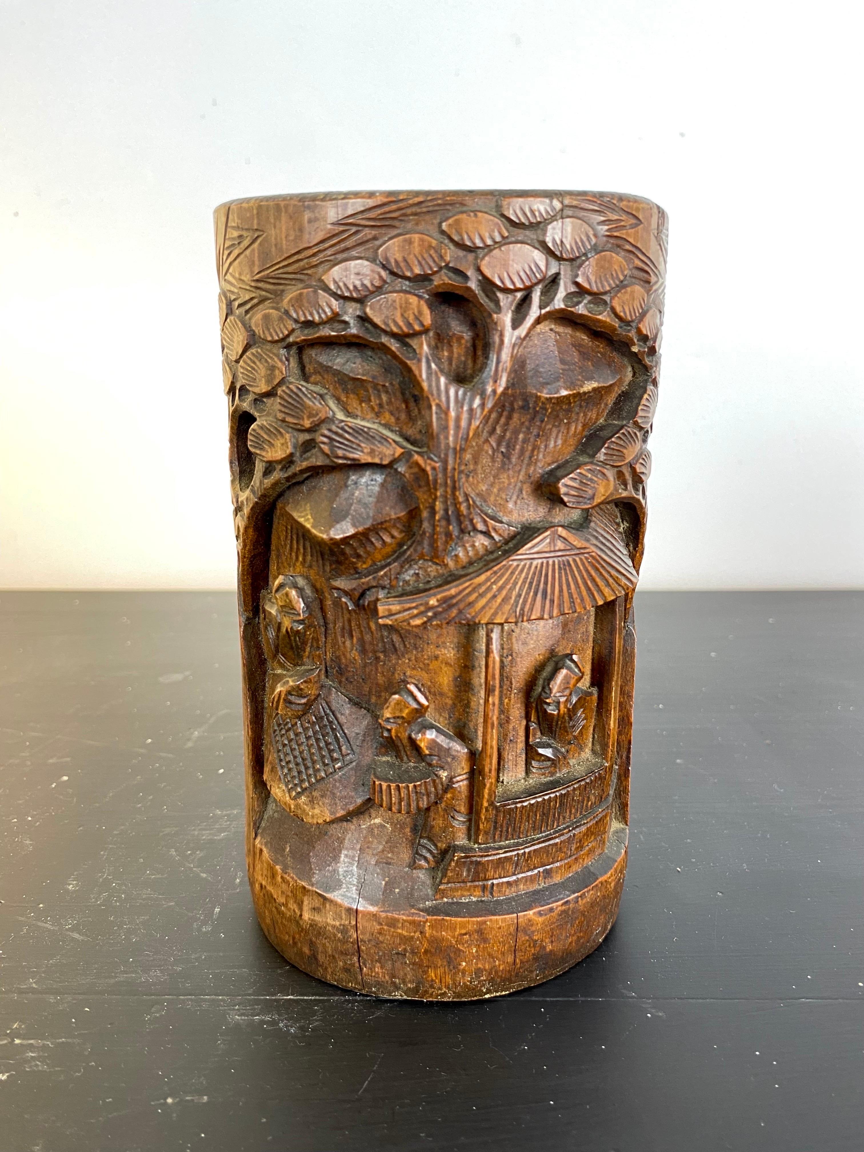 Victorian Vase / pot à pinceau / bitong en bambou sculpté - Chine - Qing 950XIXth For Sale