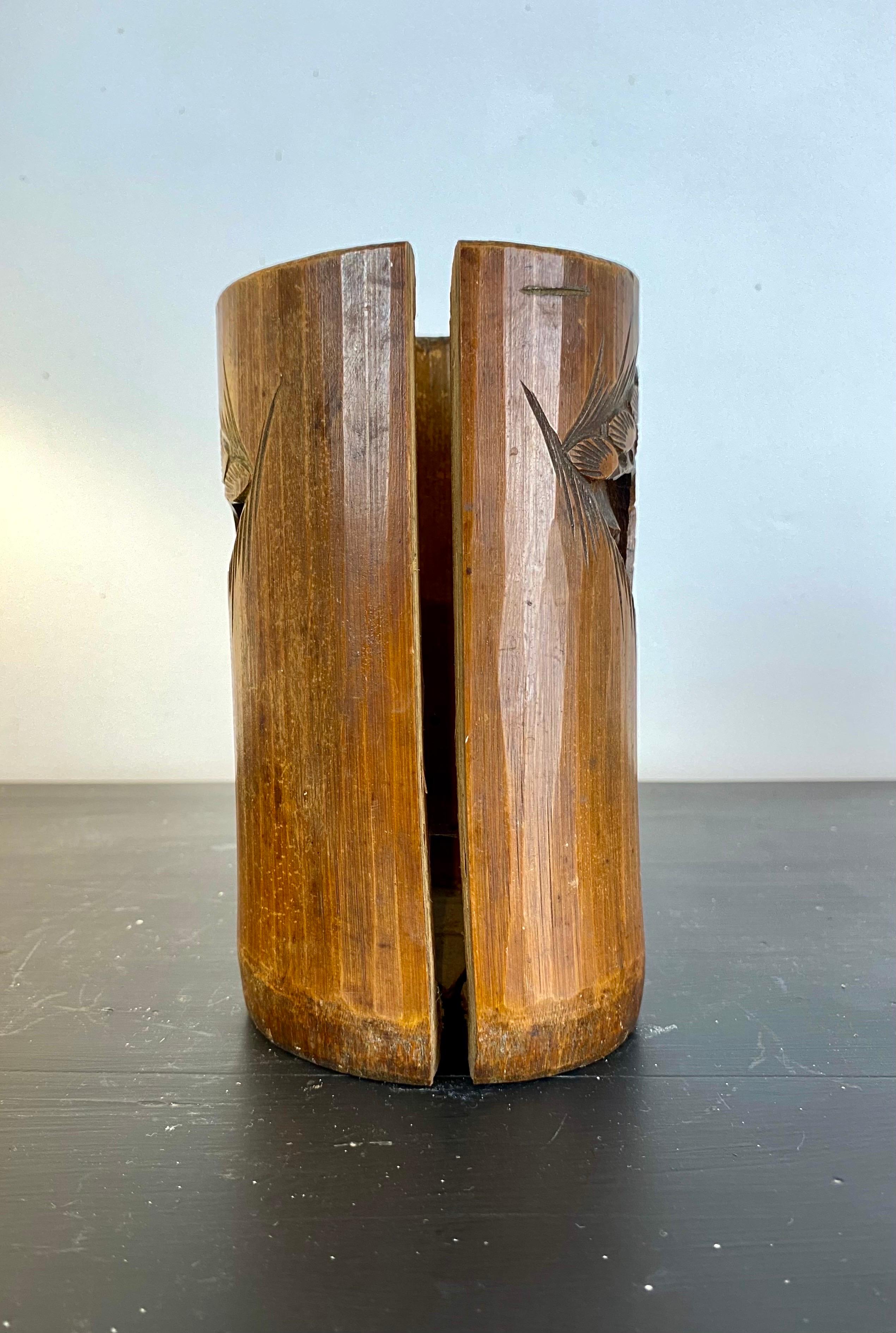 Vase / pot à pinceau / bitong en bambou sculpté - Chine - Qing 950XIXth For Sale 1
