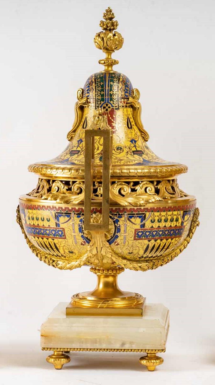 European Vase Pot-Pourri Couvert à Décor Pompéien