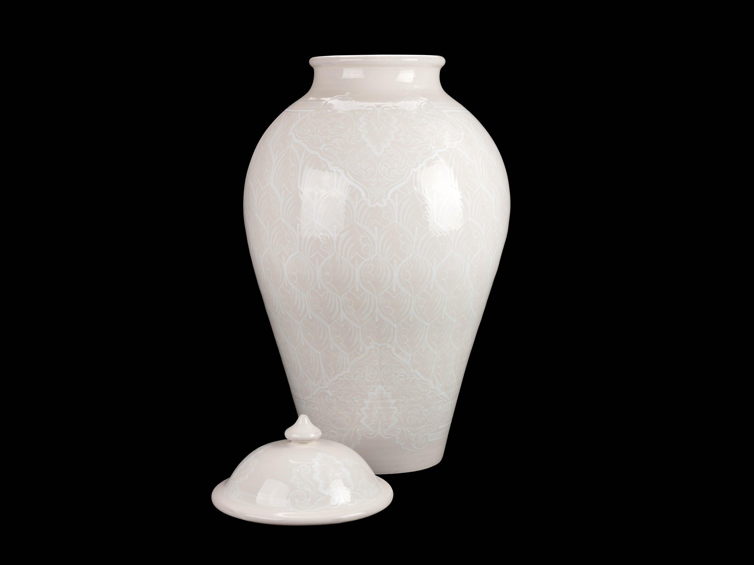 Vase Potiche Jar Lid Decorated Ornament Decorative Majolica Total White Vessel In New Condition For Sale In Recanati, IT
