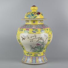 Yellow vase with lid, China, Sec. XX