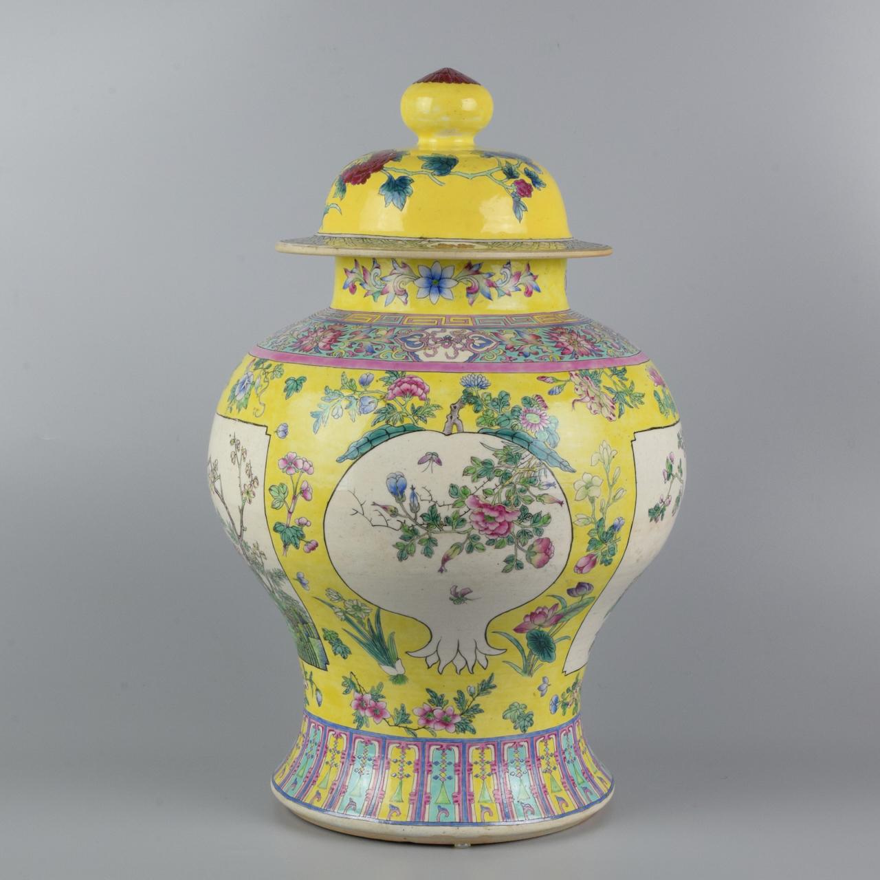 Chinese Yellow vase with lid, China, Sec. XX For Sale