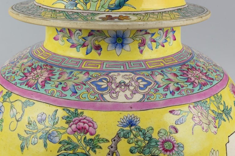Yellow vase with lid, China, Sec. XX For Sale at 1stDibs