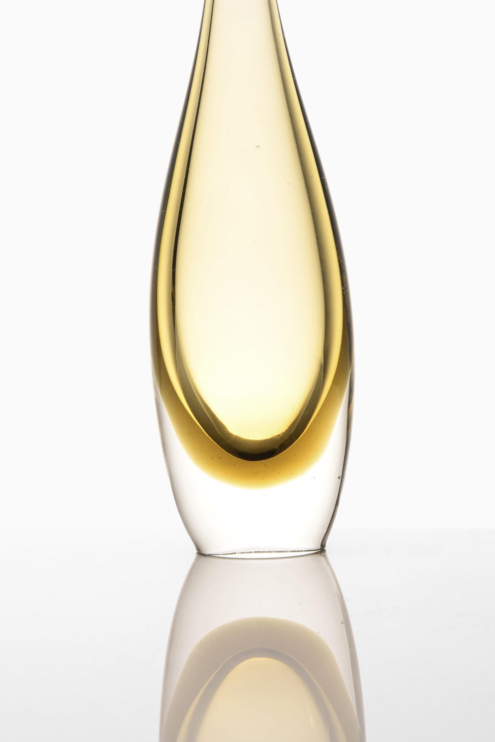 Die Vase wird von Murano in Italien hergestellt (Moderne der Mitte des Jahrhunderts) im Angebot