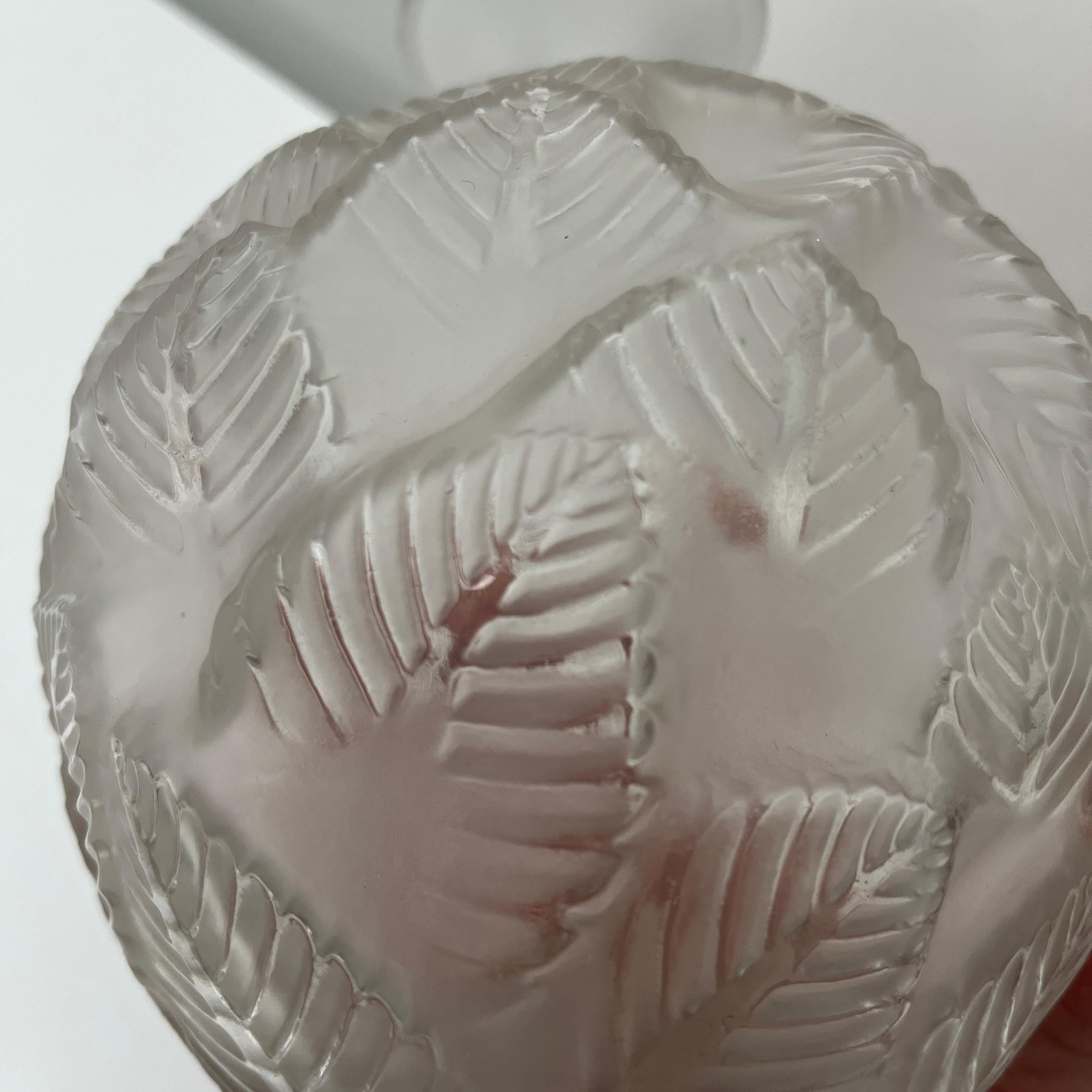 Glass Vase Rene Lalique en verre translucide partiellement dépoli modèle 984 de 1926 For Sale