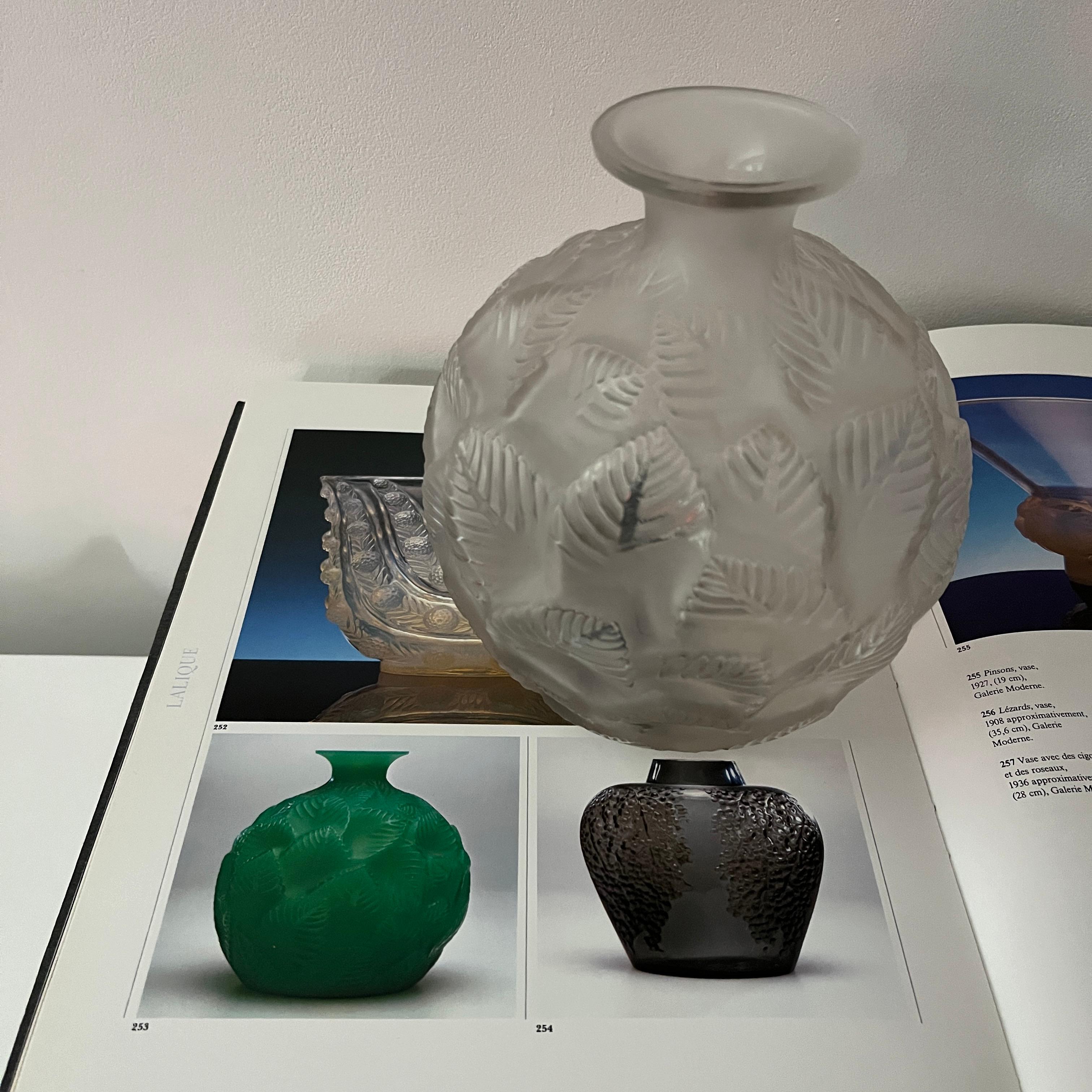 Vase Rene Lalique en verre translucide partiellement dépoli modèle 984 de 1926 For Sale 6