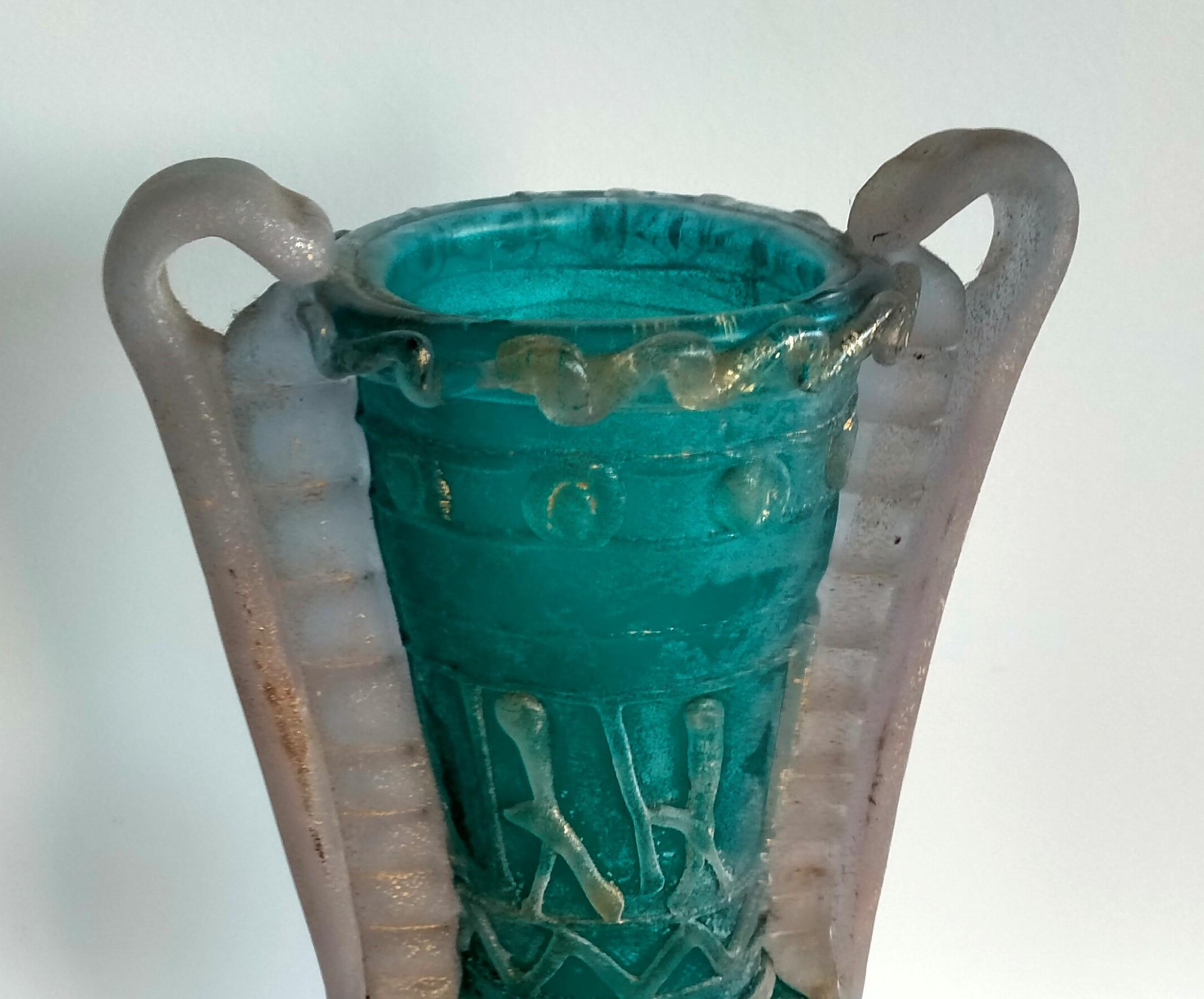 Beautiful Murano Scavo glass vase with decorations depicting cave paintins.
The design is by Fulvio Bianconi for Gino Cenedese Factory and it was realized by Ermanno Nason in 1964.
