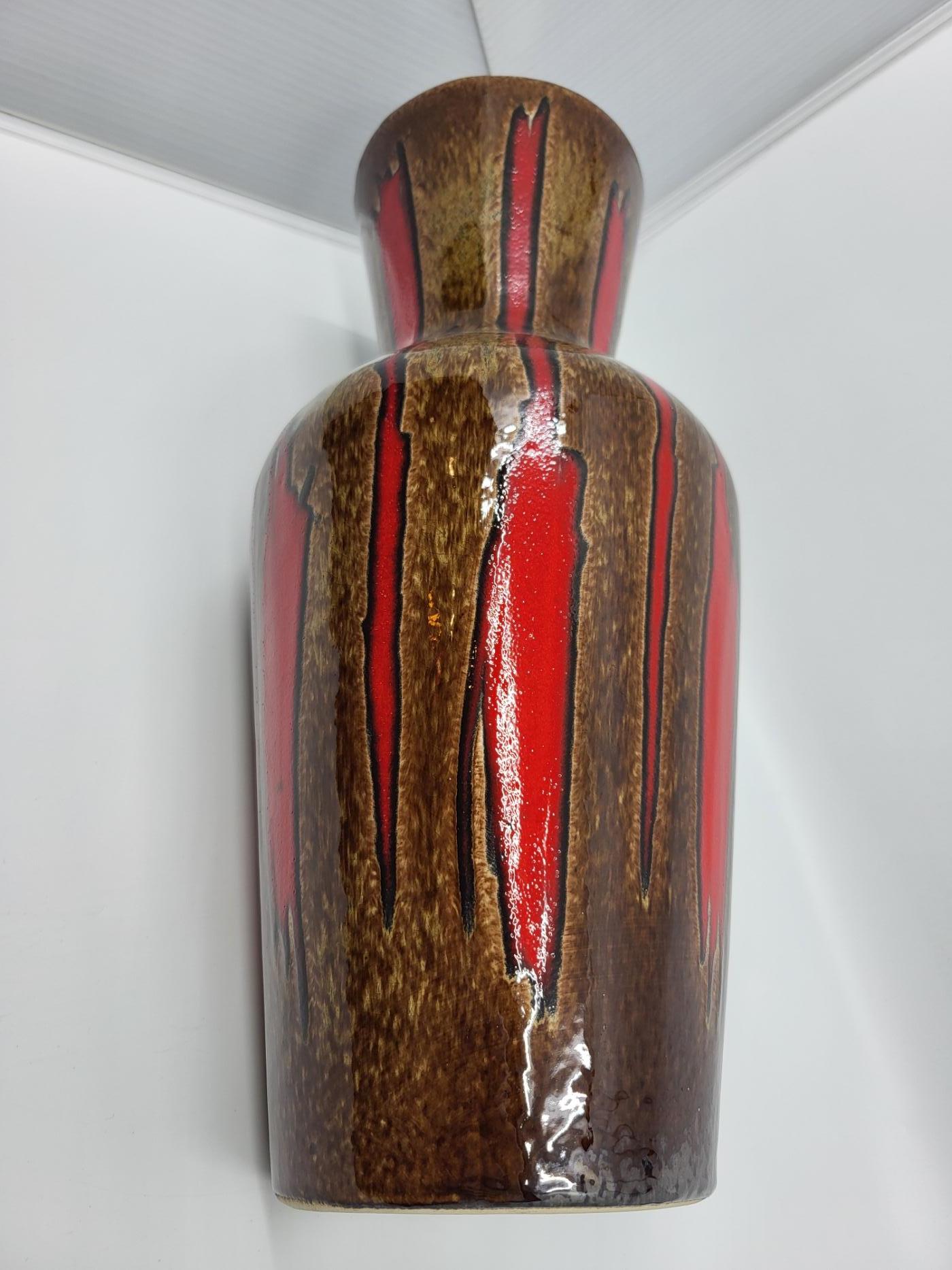 Metà XX secolo Vaso Scheurich Keramik modèle 407 en céramique marron et rouge Allemagne 1960 in vendita