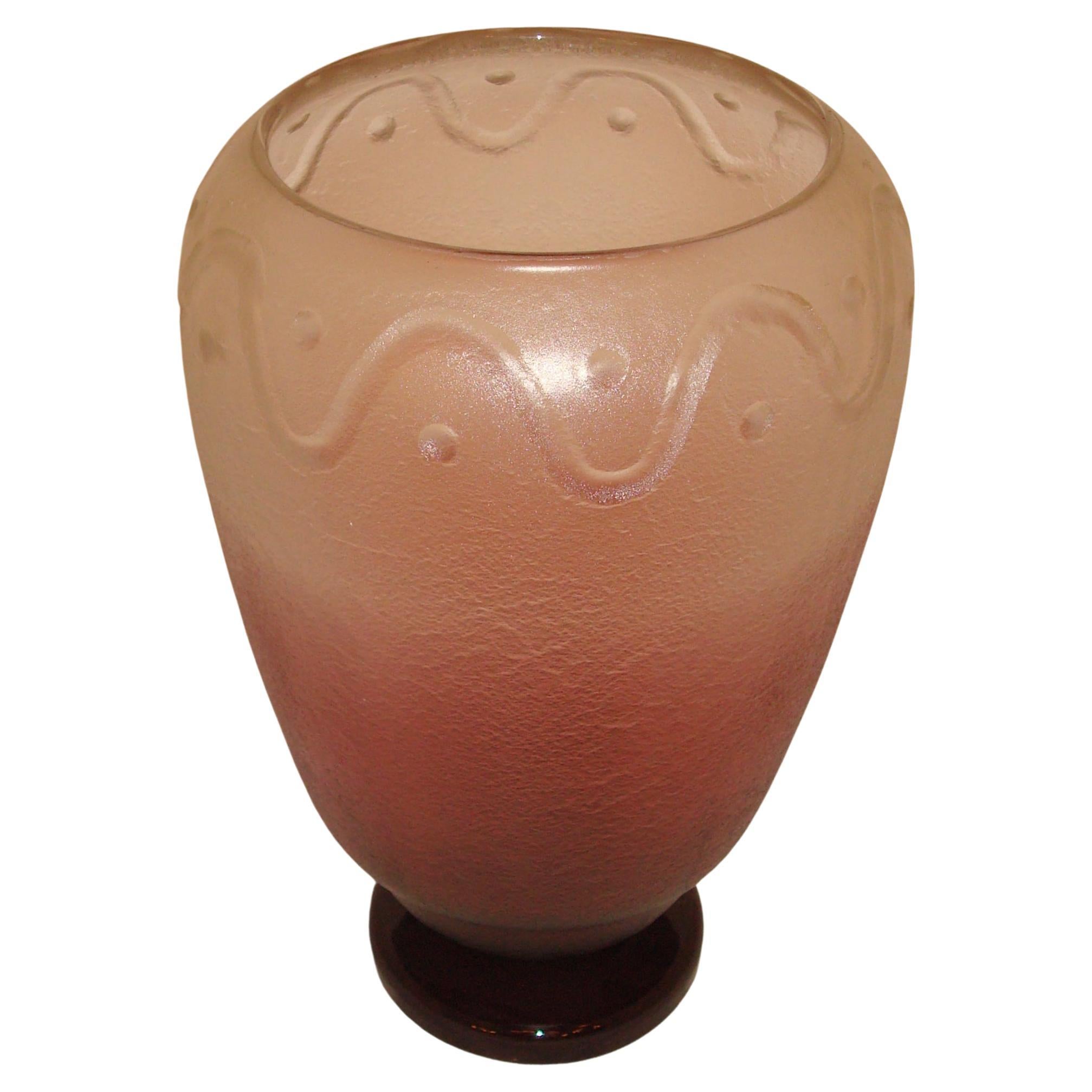 Signature du vase : Schneider France, 1928, Style : Art Déco, Design : Radio