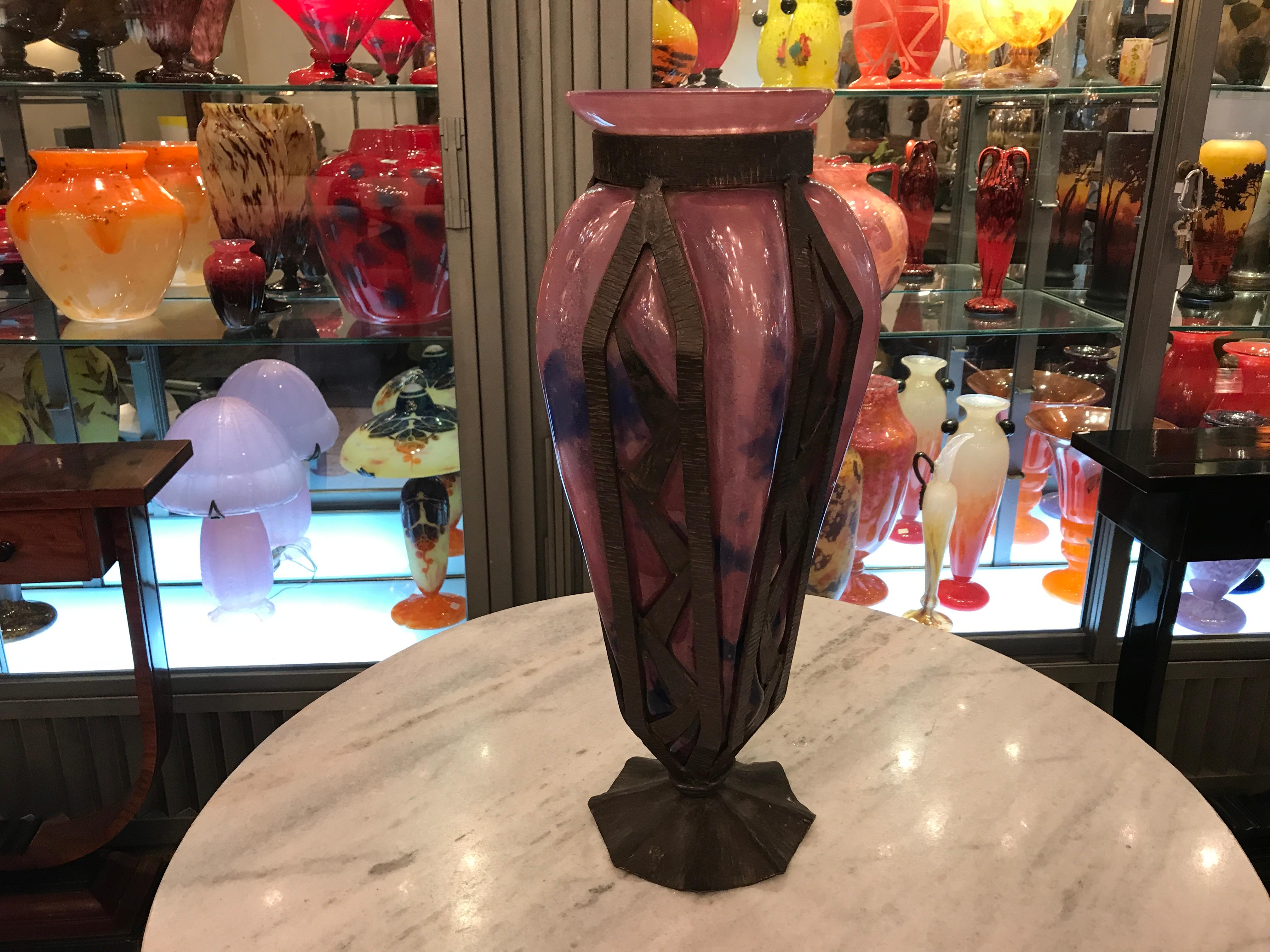  Vase Schneider aus Eisen mit Eisen (Art déco) im Angebot
