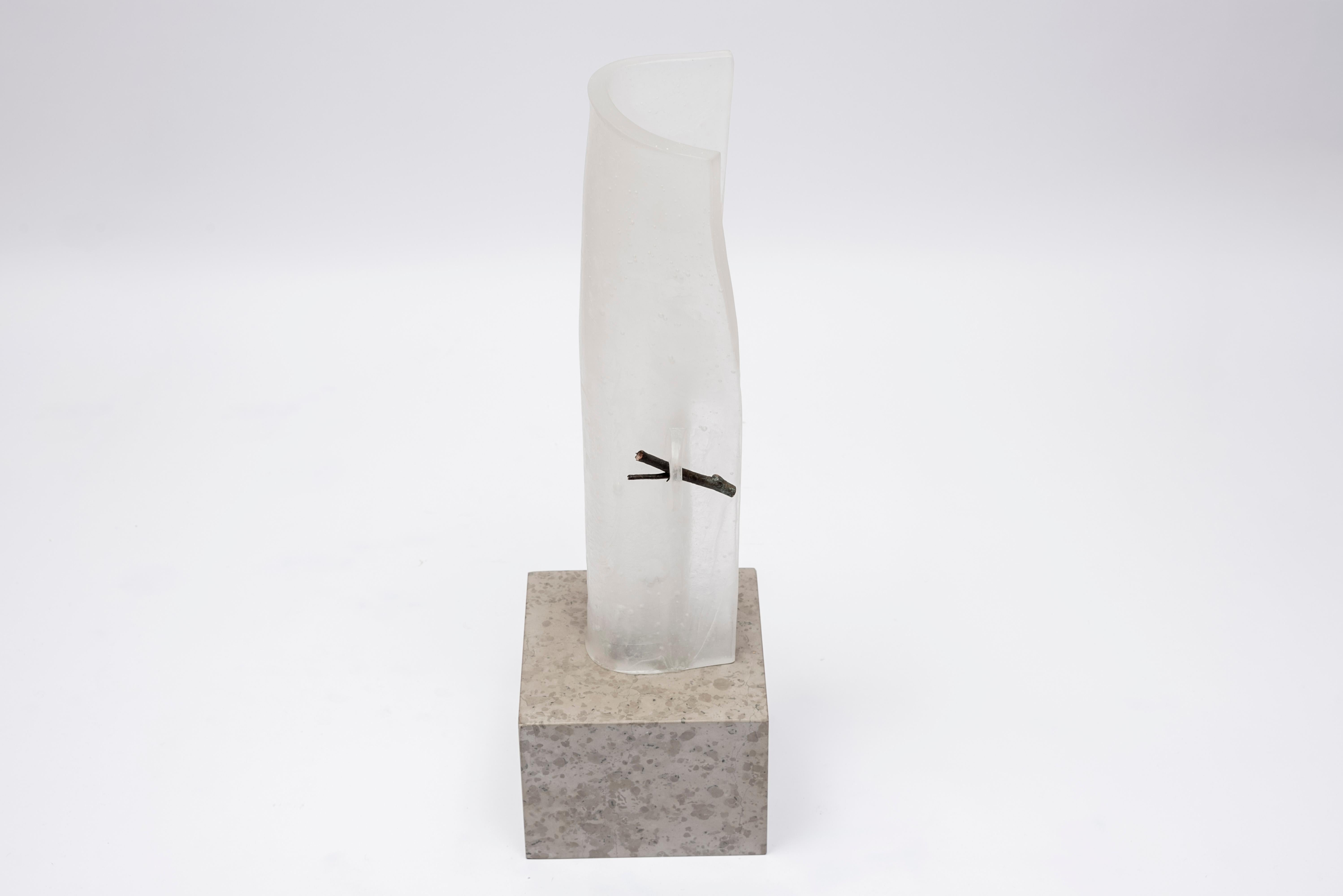 Europeo Vaso scultura in vetro smerigliato e base in marmo di Georges Stahl in vendita