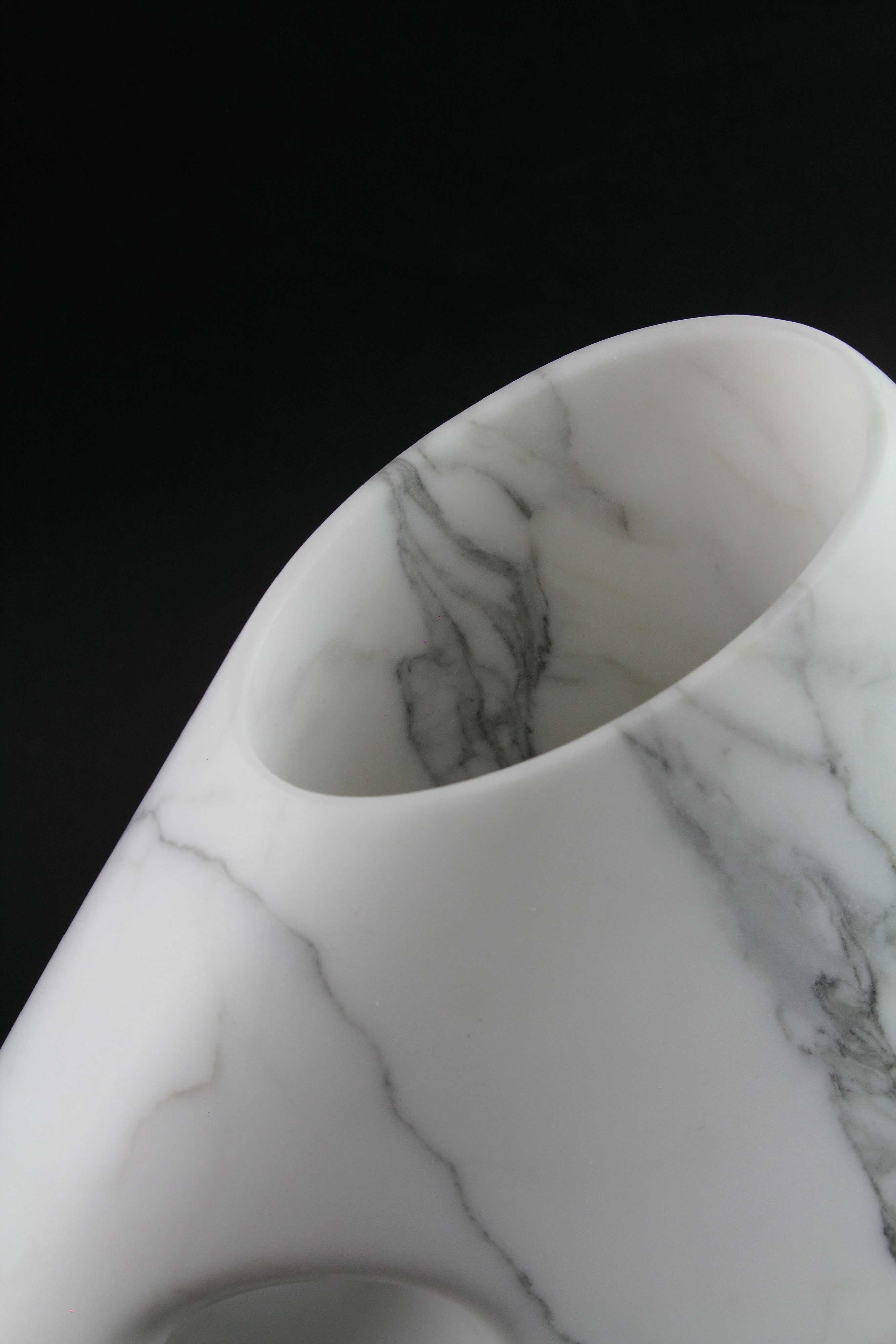 Vase Vessel Decorative Sculpture Abstract White Statuary Marble Hand-carved  In New Condition For Sale In Ancona, Marche