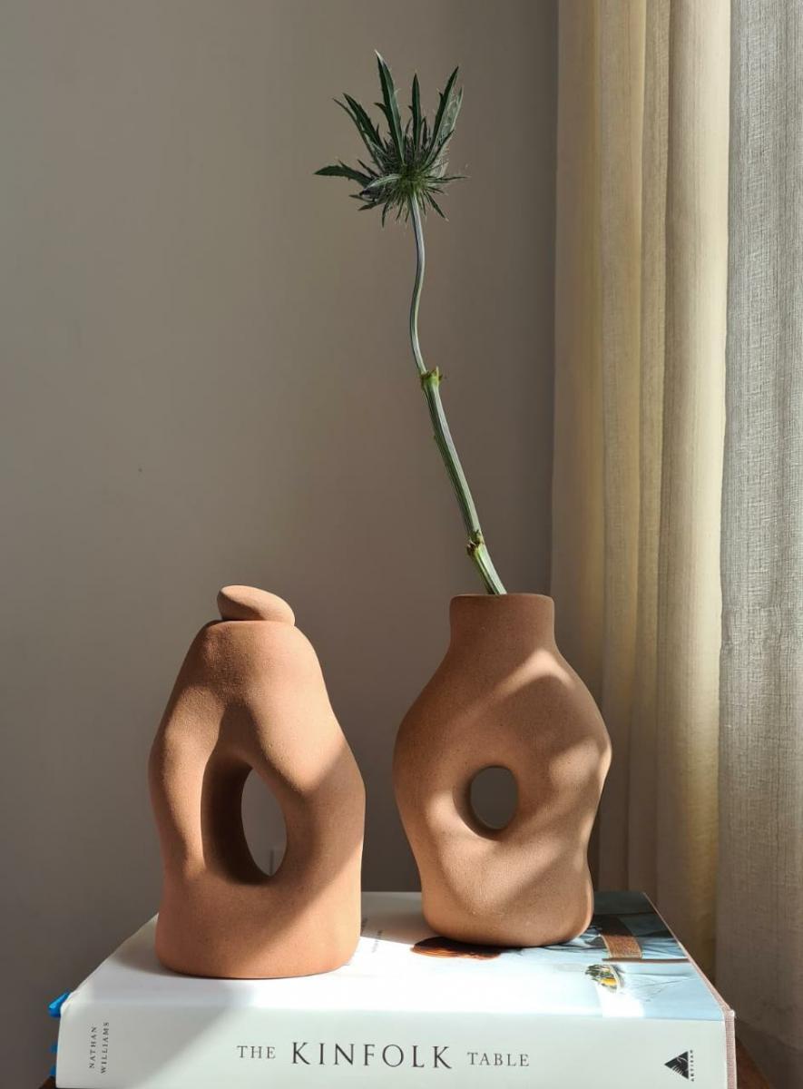 Hybrids Series

Before she started creating her vases / sculptures, ceramicist Alice Aroeira sculpted many matriarchs, deeply feminine figures who, for her, represented the connection between women and the earth and the fertile potential shared by