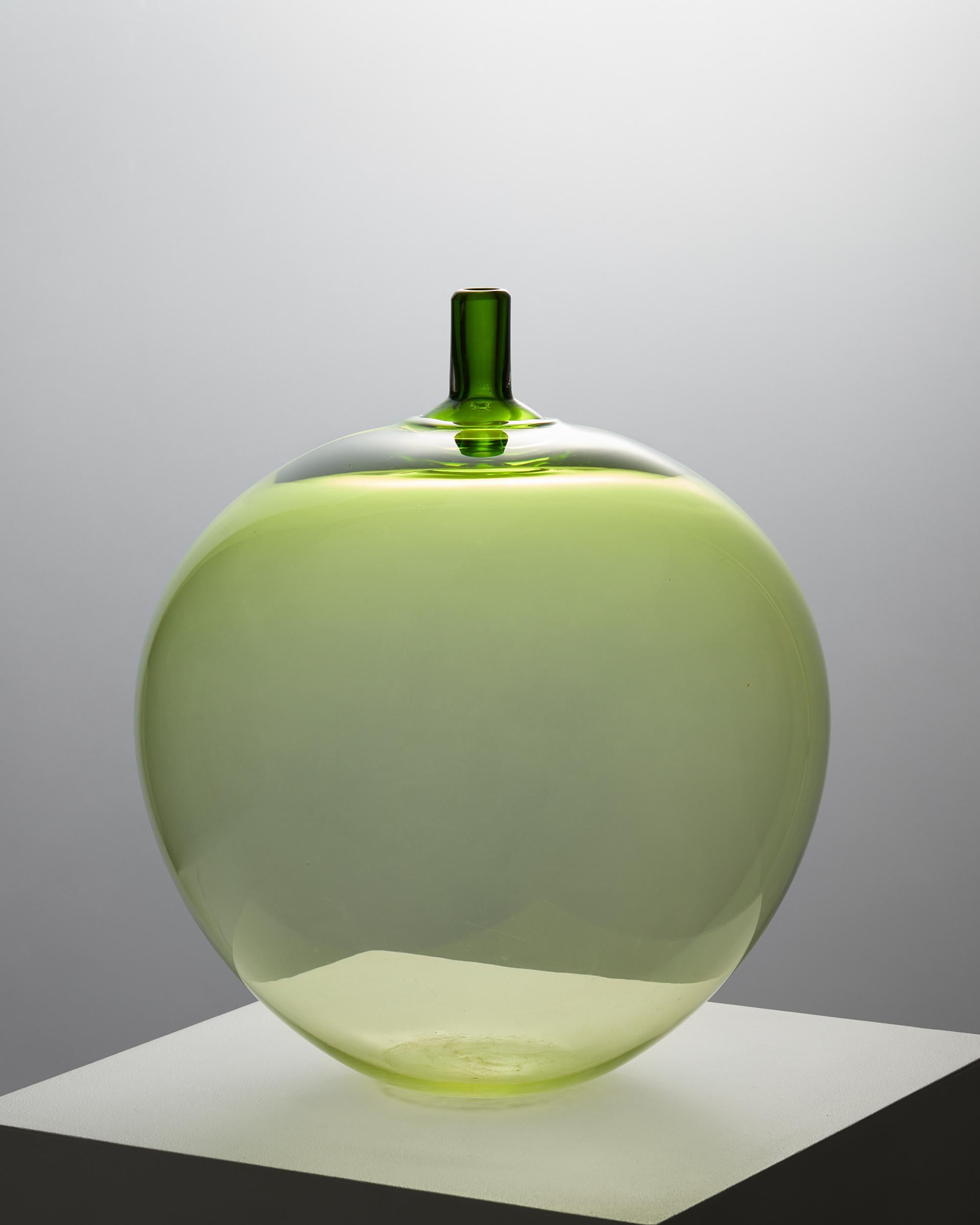 Mid-Century Modern Vase/sculpture ‘The Apple’ Designed by Ingeborg Lundin for Orrefors For Sale