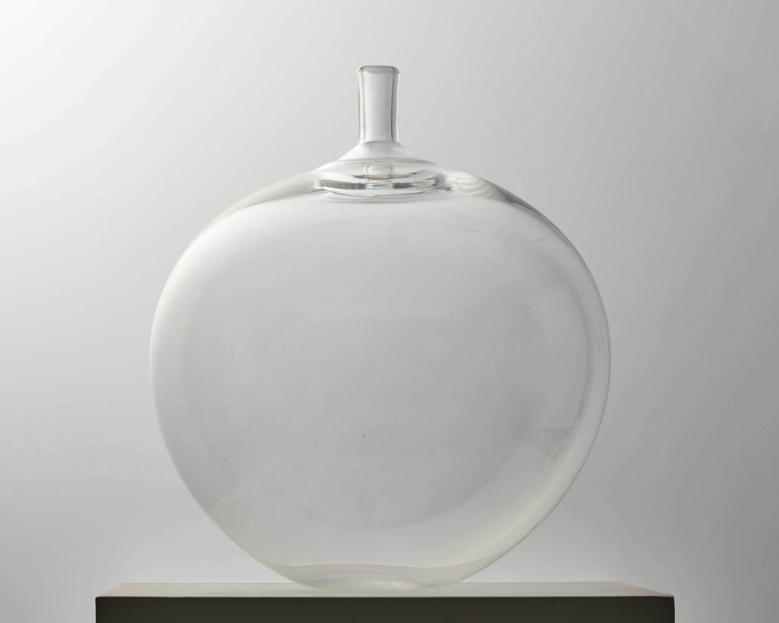 Vase/sculpture ‘The Apple’ designed by Ingeborg Lundin for Orrefors,
Sweden. 1957.

Glass.

Signed.

Measurements: 
Height: 37.5 cm / 14 3/4''
Diameter: 30 cm / 11 3/4''.

Ingeborg Lundin studied at the National College of Art, Craft and Design,