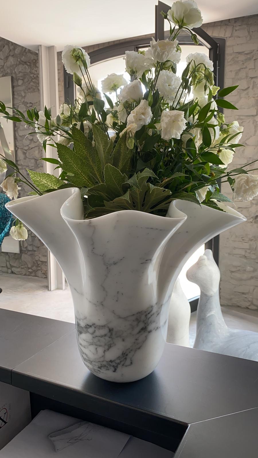 Vase Vessel Sculpture Solid Block White Arabescato Marble Carrara Handmade Italy In New Condition For Sale In Ancona, Marche