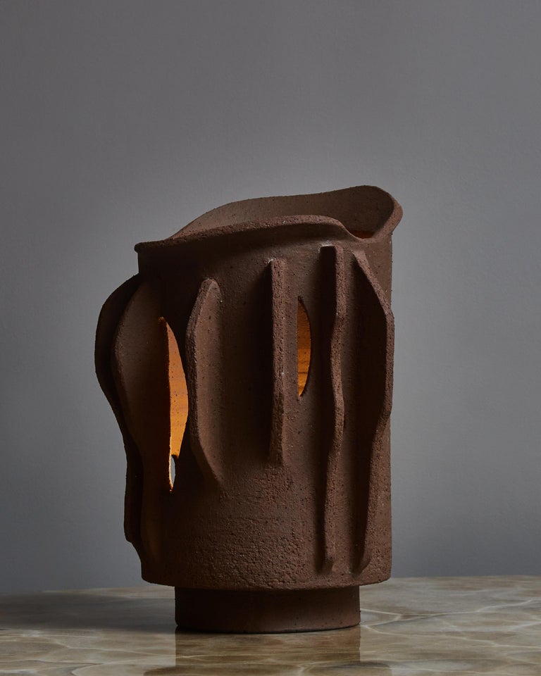 Large Terra Cotta vase shaped table lamp by the French artist Olivia Cognet
Since moving to Los Angeles in 2016, French artist and desi- gner Olivia Cognet has focused on ceramics as the fertile medium through which she expresses her boundless