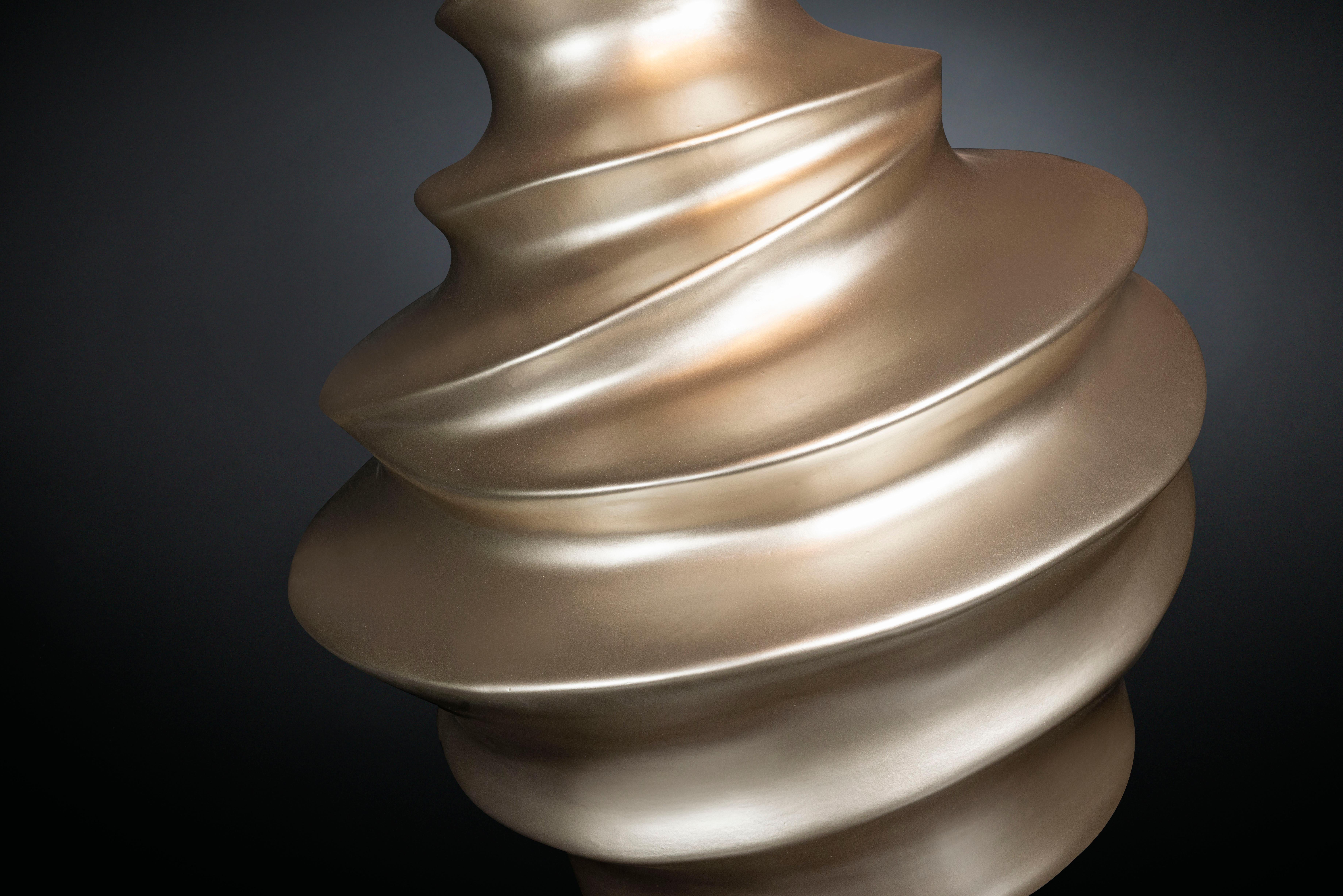 XXI secolo e contemporaneo Vaso Shar Pei Big, finitura oro beige perlato, in ceramica, Italia in vendita