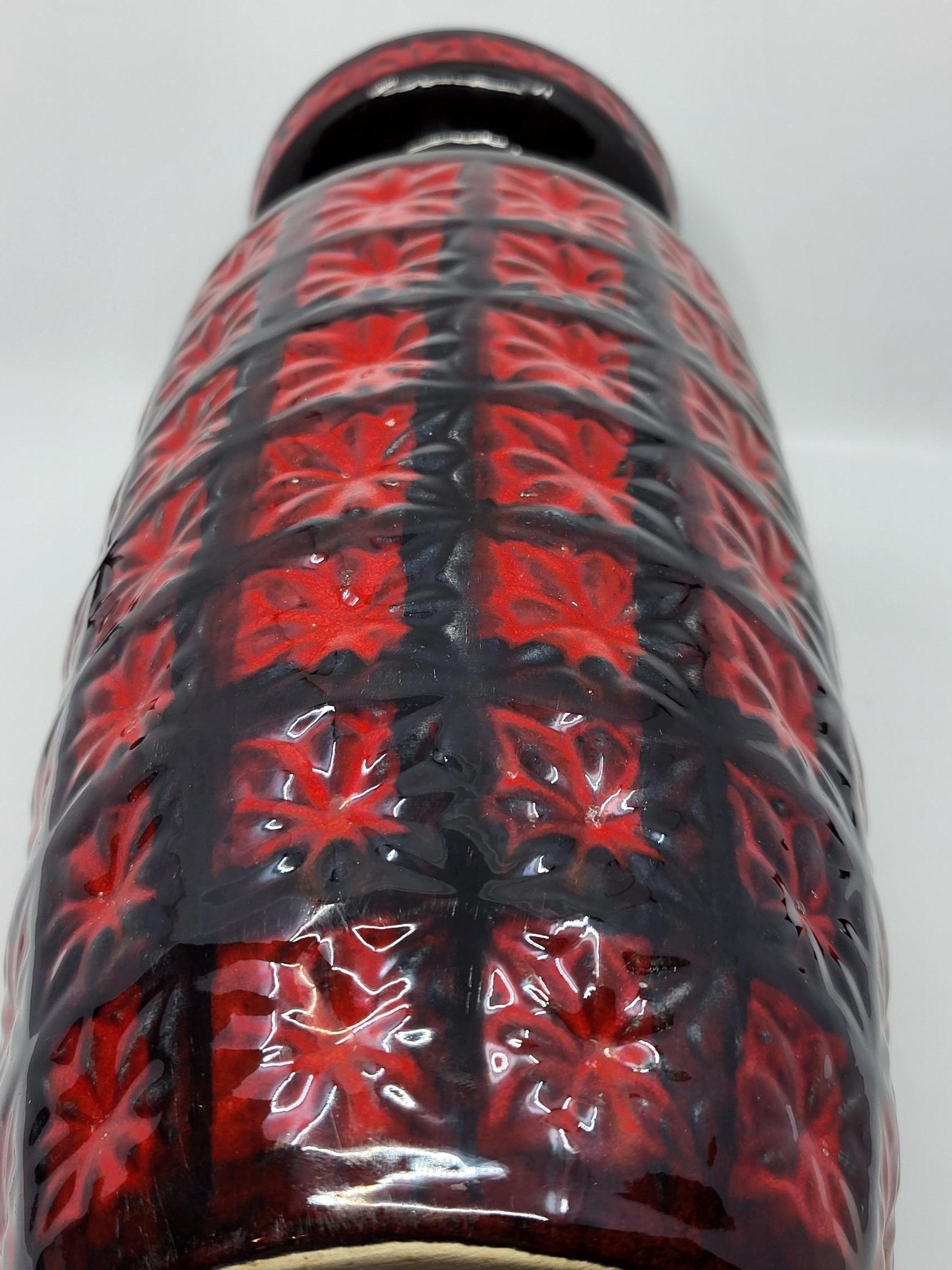 Vaso Sheurich Keramik Germania Ovest in céramique rouge noire bleue Allemagne 1970 in vendita 5