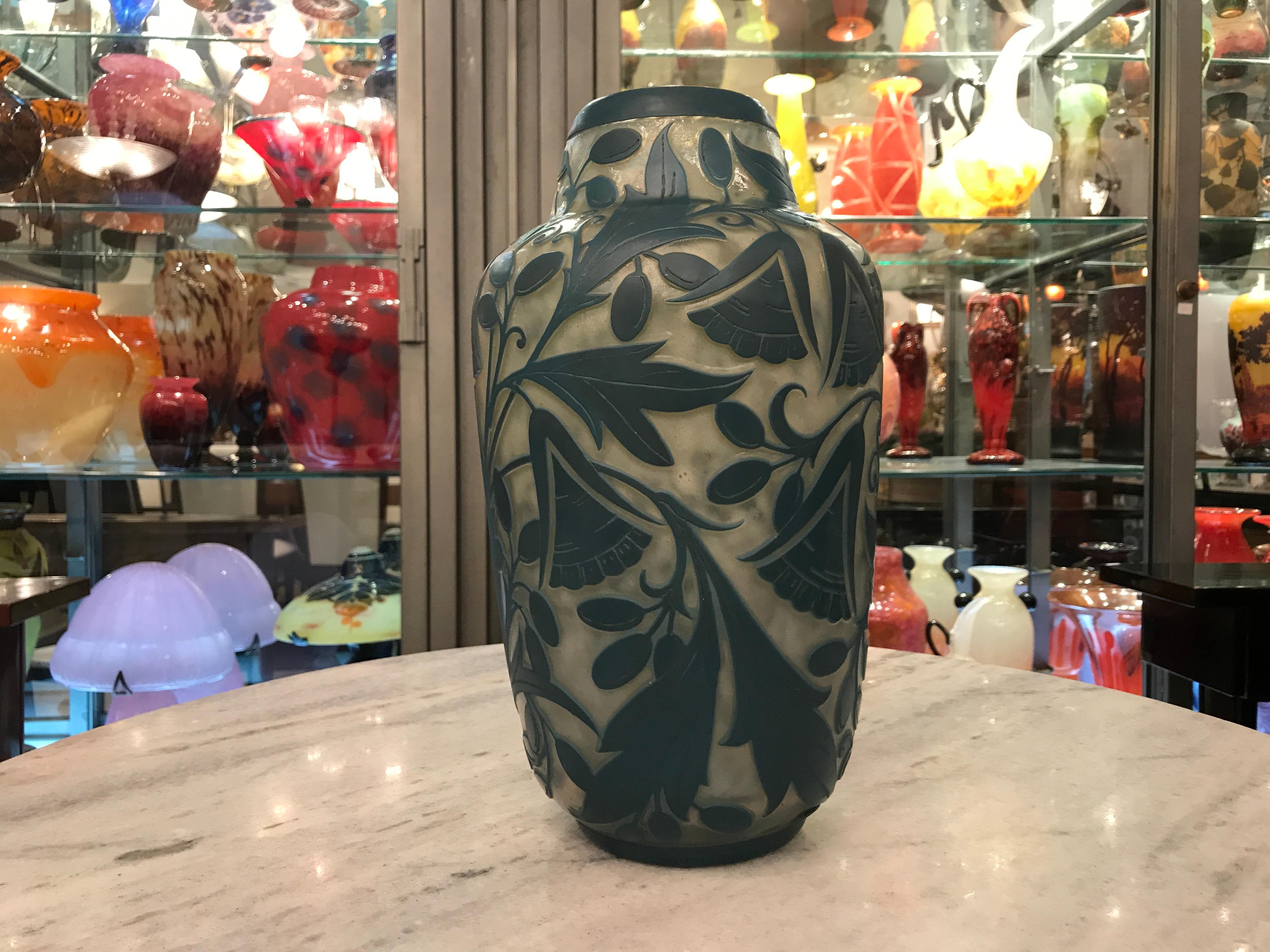 Art Deco Vase, Sign: Daum Nancy France For Sale
