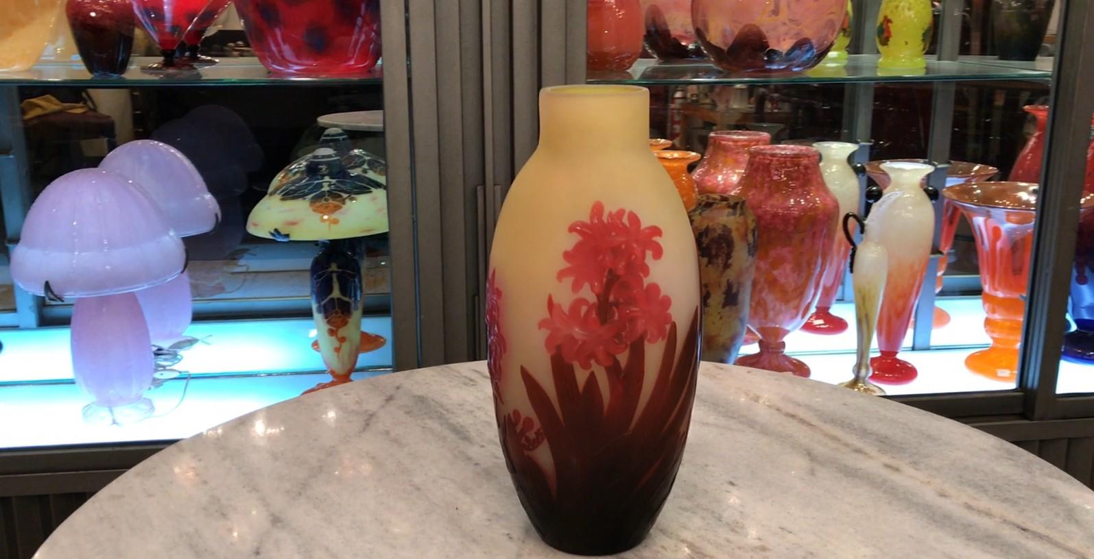 Vase, Sign: Gallé, Style: Jugendstil, Art Nouveau ( Decoration Hyacinths) For Sale 4