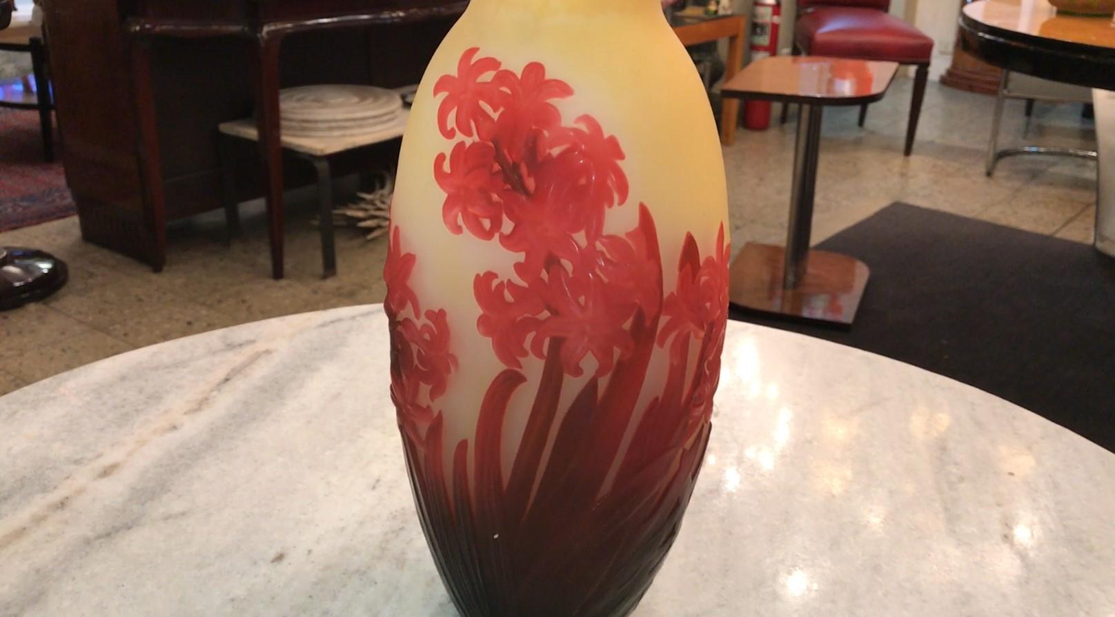 Vase, Signe : Gallé, Style : Jugendstil, Art Nouveau ( Décoration Jacinthes) en vente 11