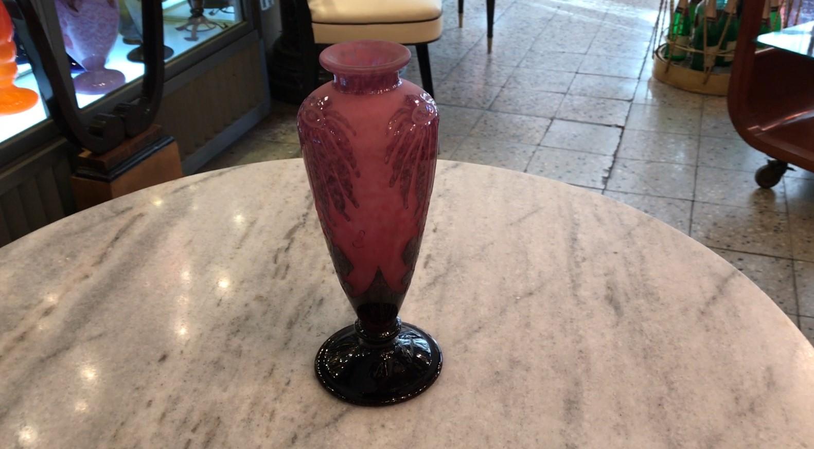 Vase, Signe : Le Verre Francais ( Fleurs Dahlias), Style : Art Nouveau, Liberty en vente 12