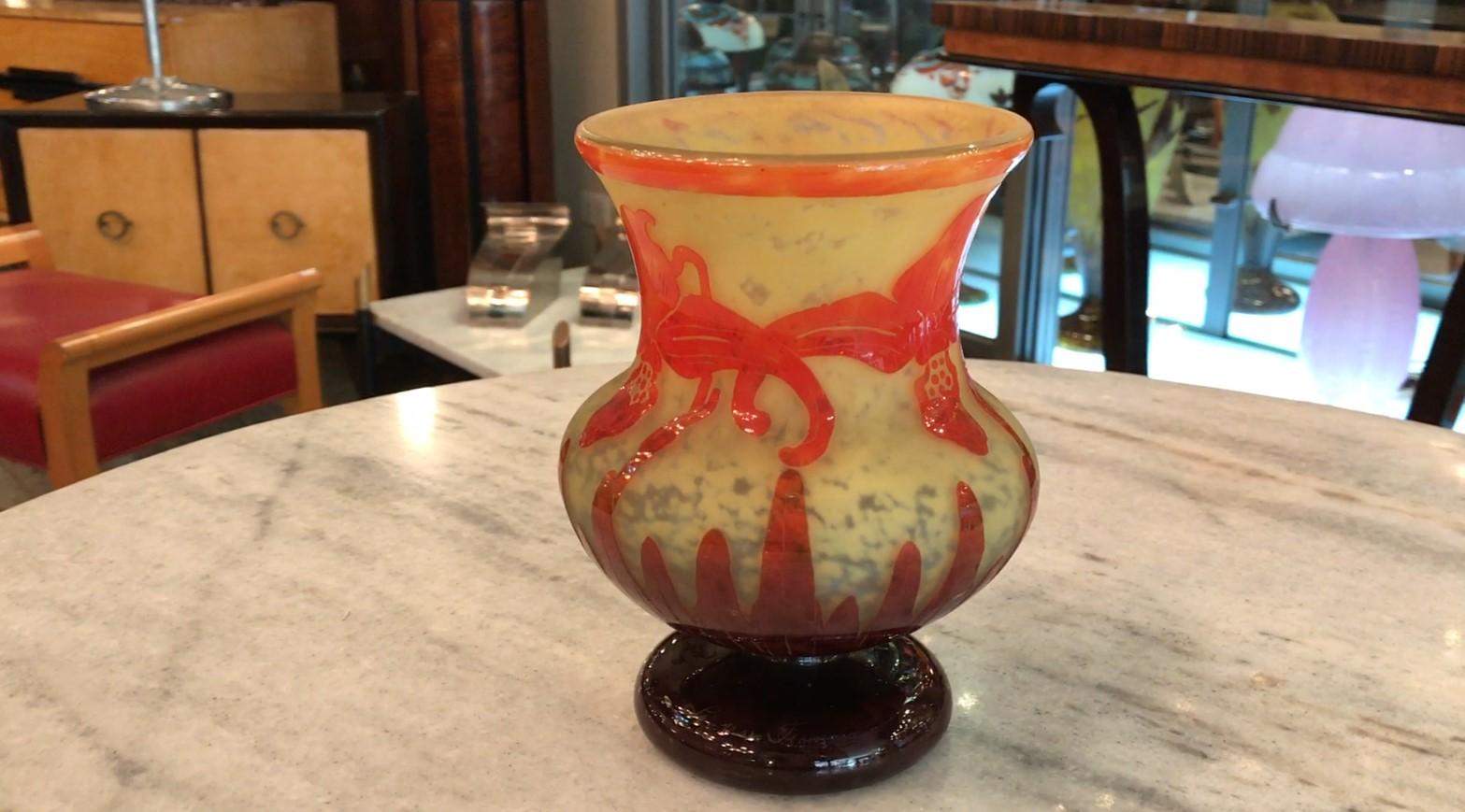 Vase, Signe : Le Verre Français (Decoration : orchidées/ Orchids),  Art nouveau en vente 7