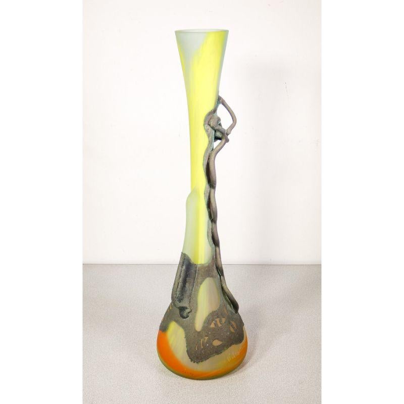 Vase in polychrome blown glass and copper,
signed on the base.
France, 1960s

Origin: France
Period: 60's
Author: The vase is signed at the base but we have not been able to trace the author
Materials: Polychrome blown glass worked in double
