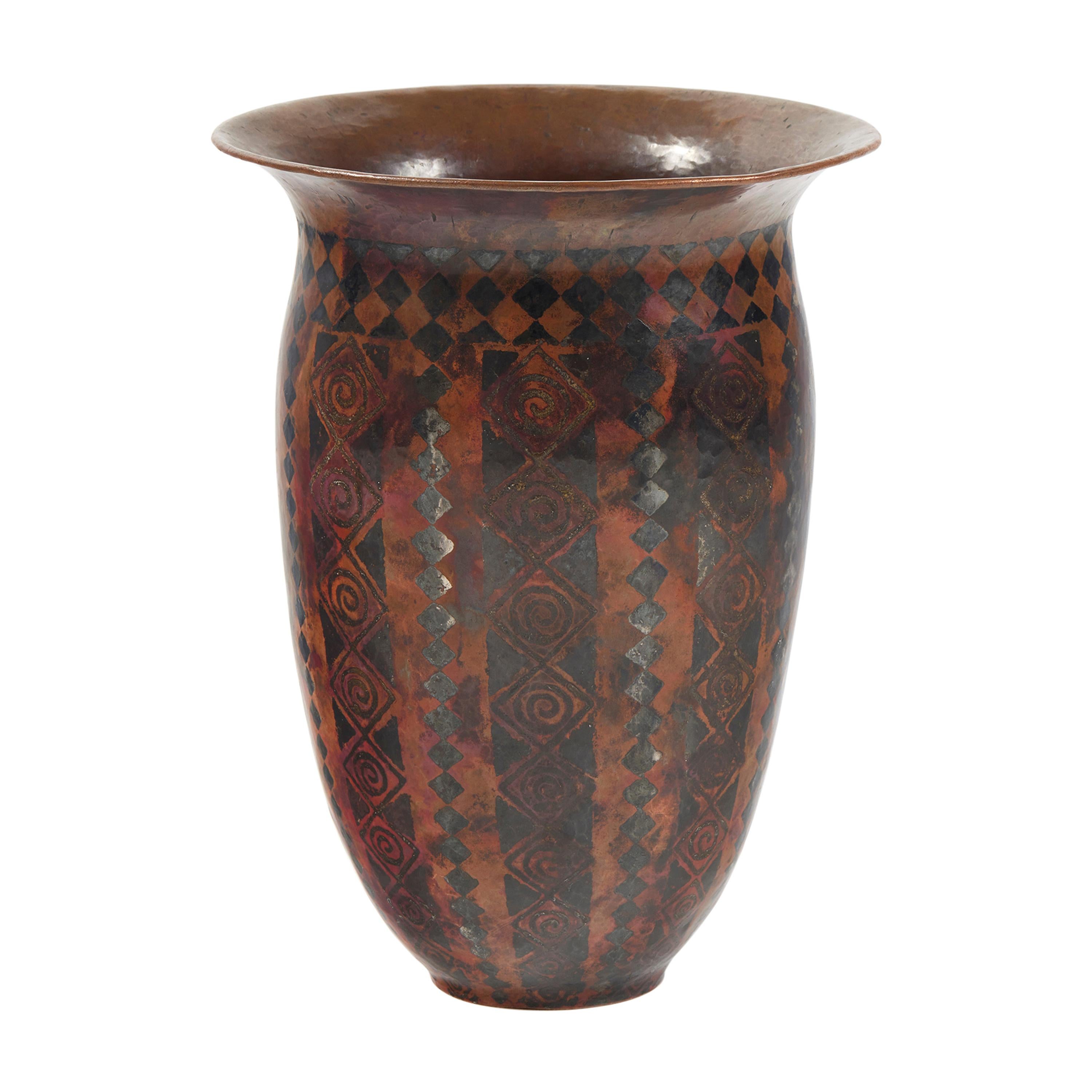 Vase " Spirales, damiers, carrés et réserves verticales "