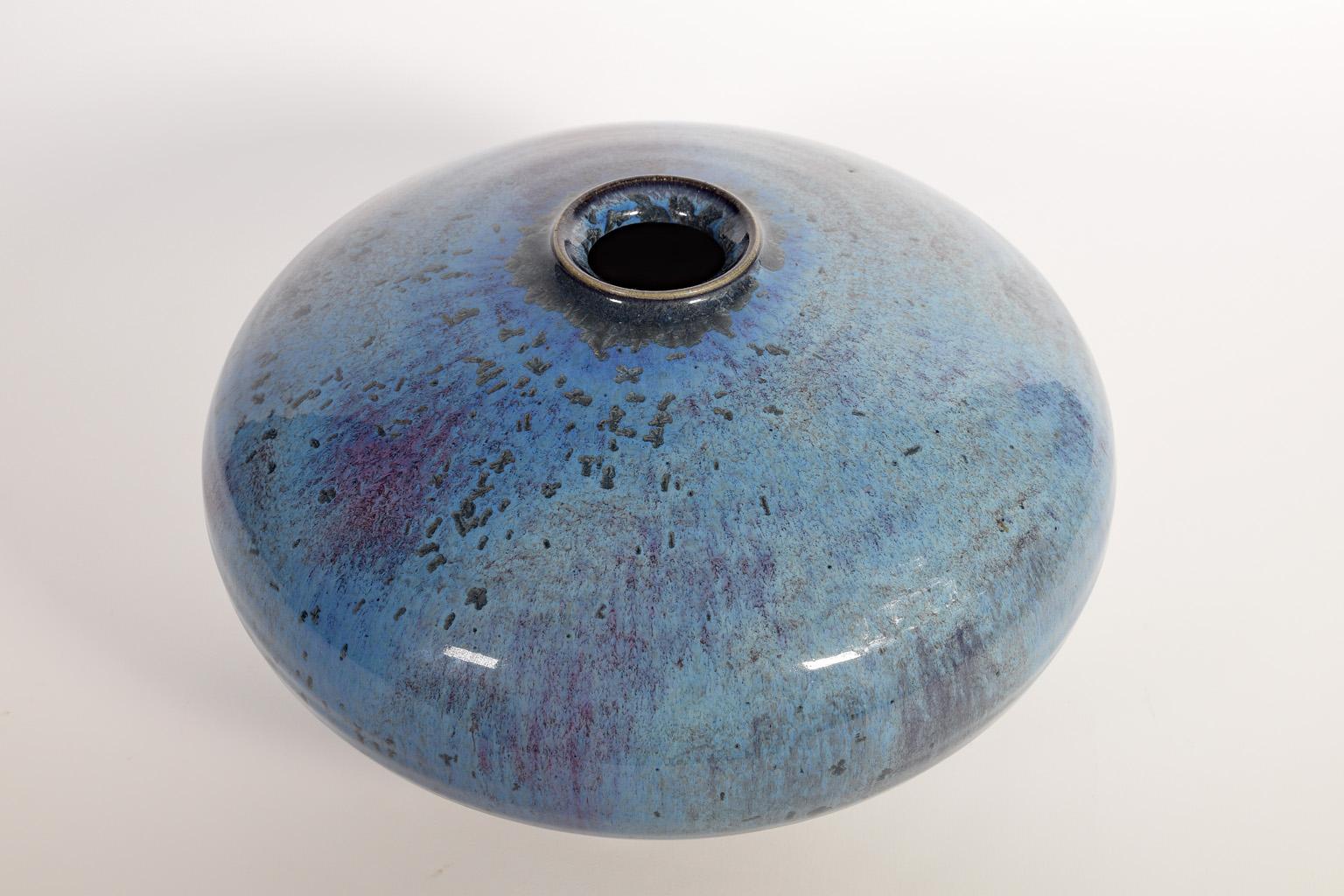 Vase Studiokeramik von Görge Hohlt Katzbach 1930 Blaue Kristallglasur, 1989 (Moderne der Mitte des Jahrhunderts) im Angebot