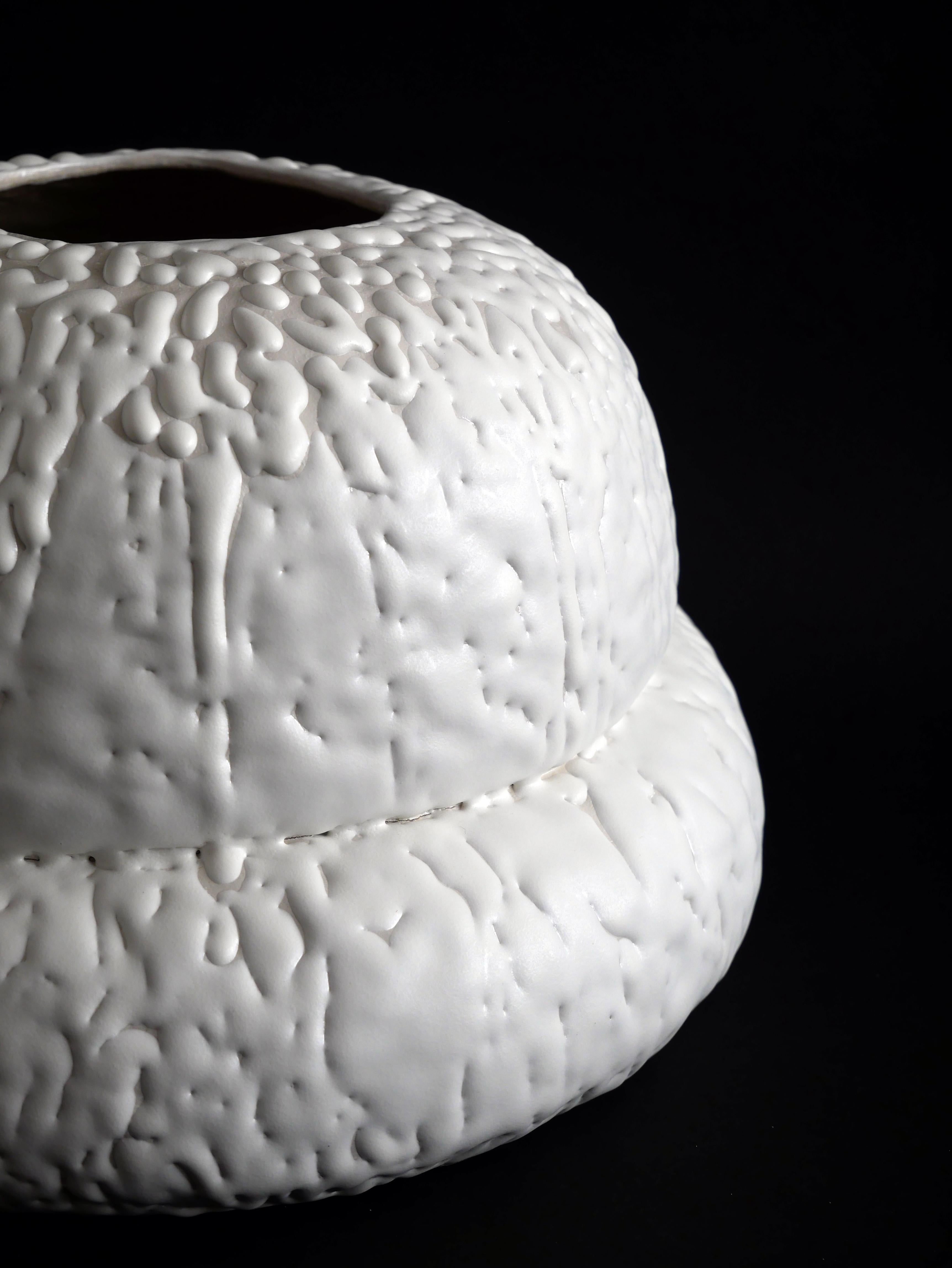 Post-Modern Vase Sugar Frost, céramique française contemporaine For Sale