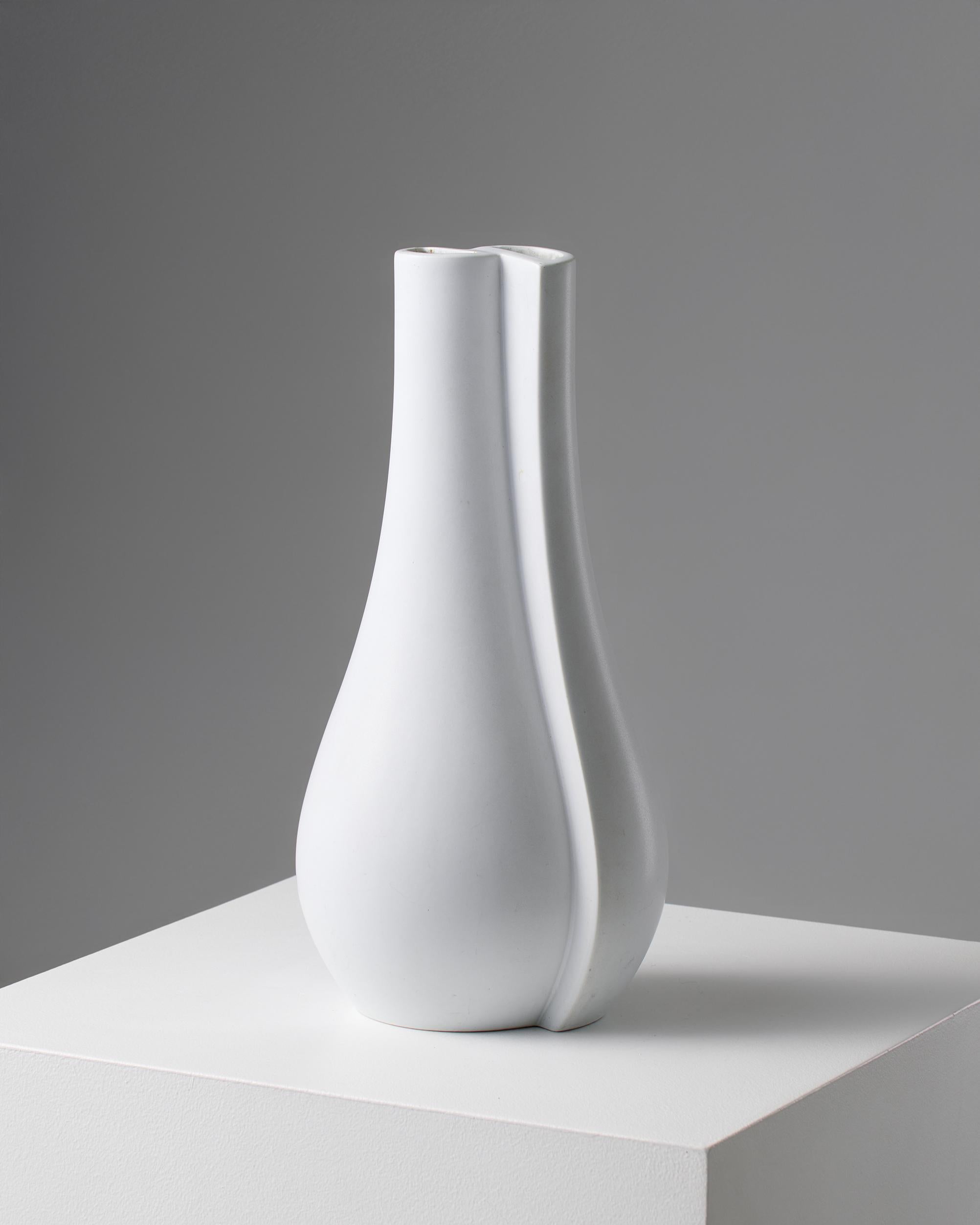 Vaso 'Surrea' di Wilhelm Kåge per Gustavsberg
Svezia, anni '40

H: 33 cm / 1' 1