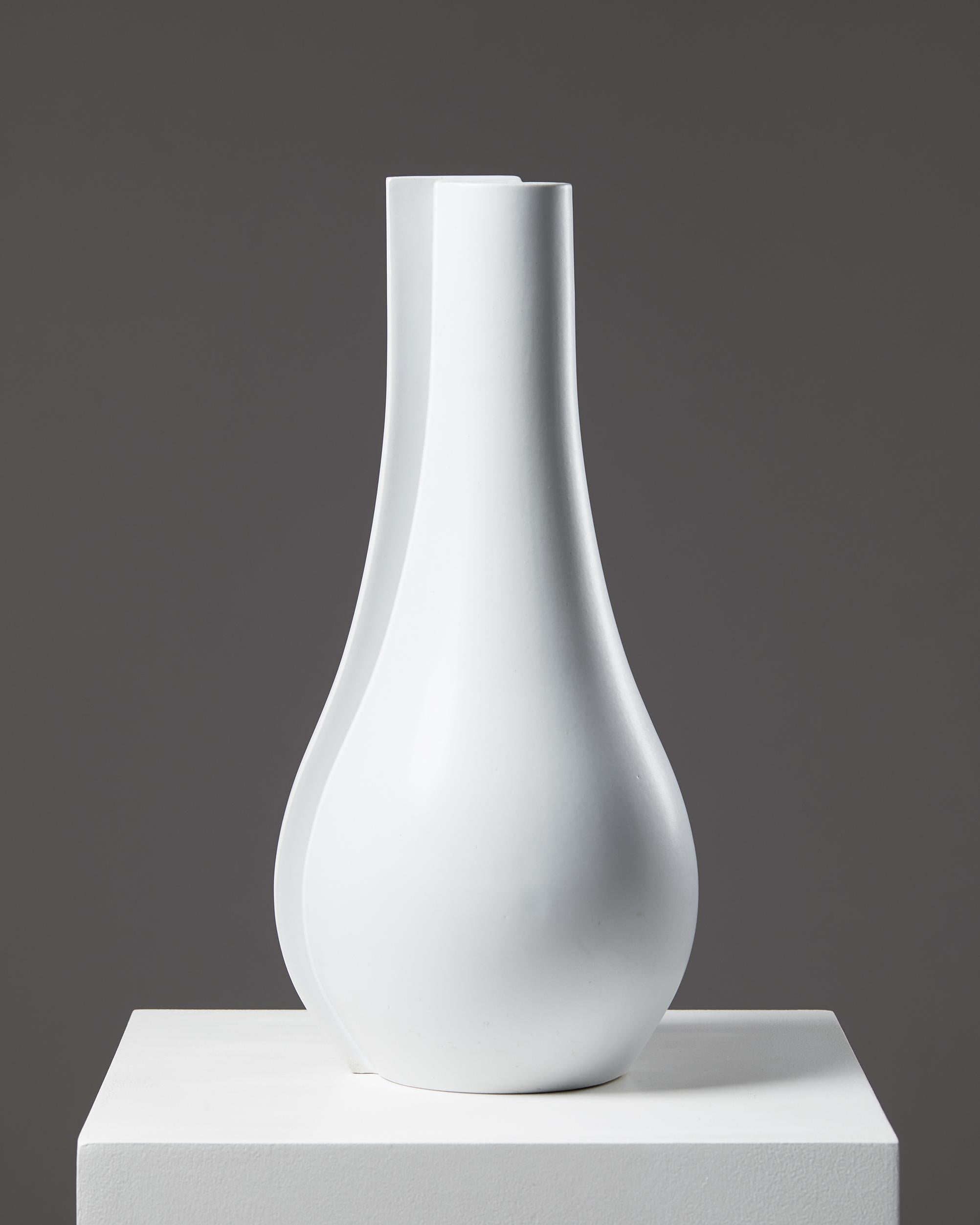Vase “Surrea” by Wilhelm Kåge for Gustavsberg, Sweden, 1940’s In Good Condition For Sale In Stockholm, SE