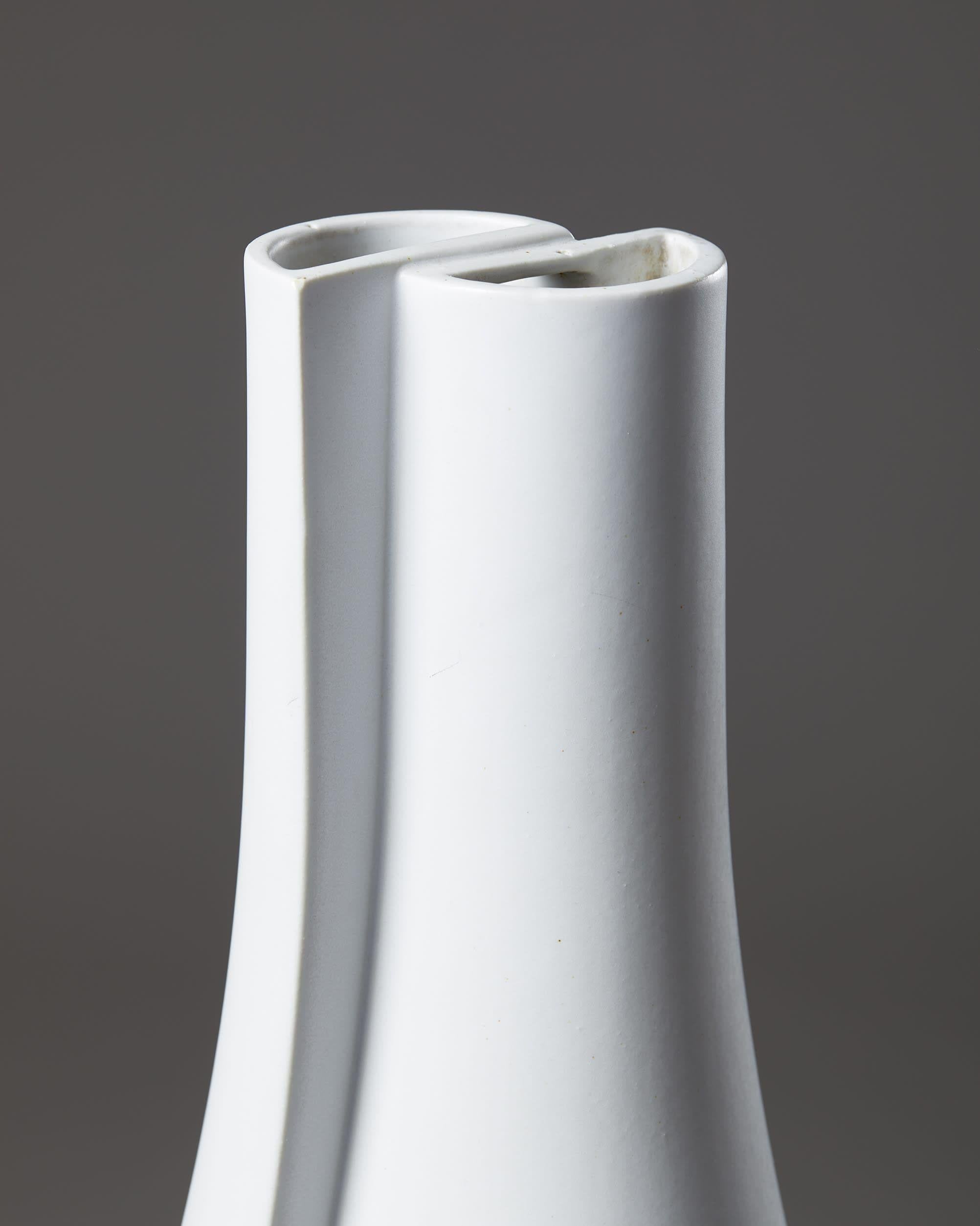Vase ‘Surrea’ designed by Wilhelm Kåge for Gustavsberg
Sweden, 1940s

Stoneware with Carrara glaze.