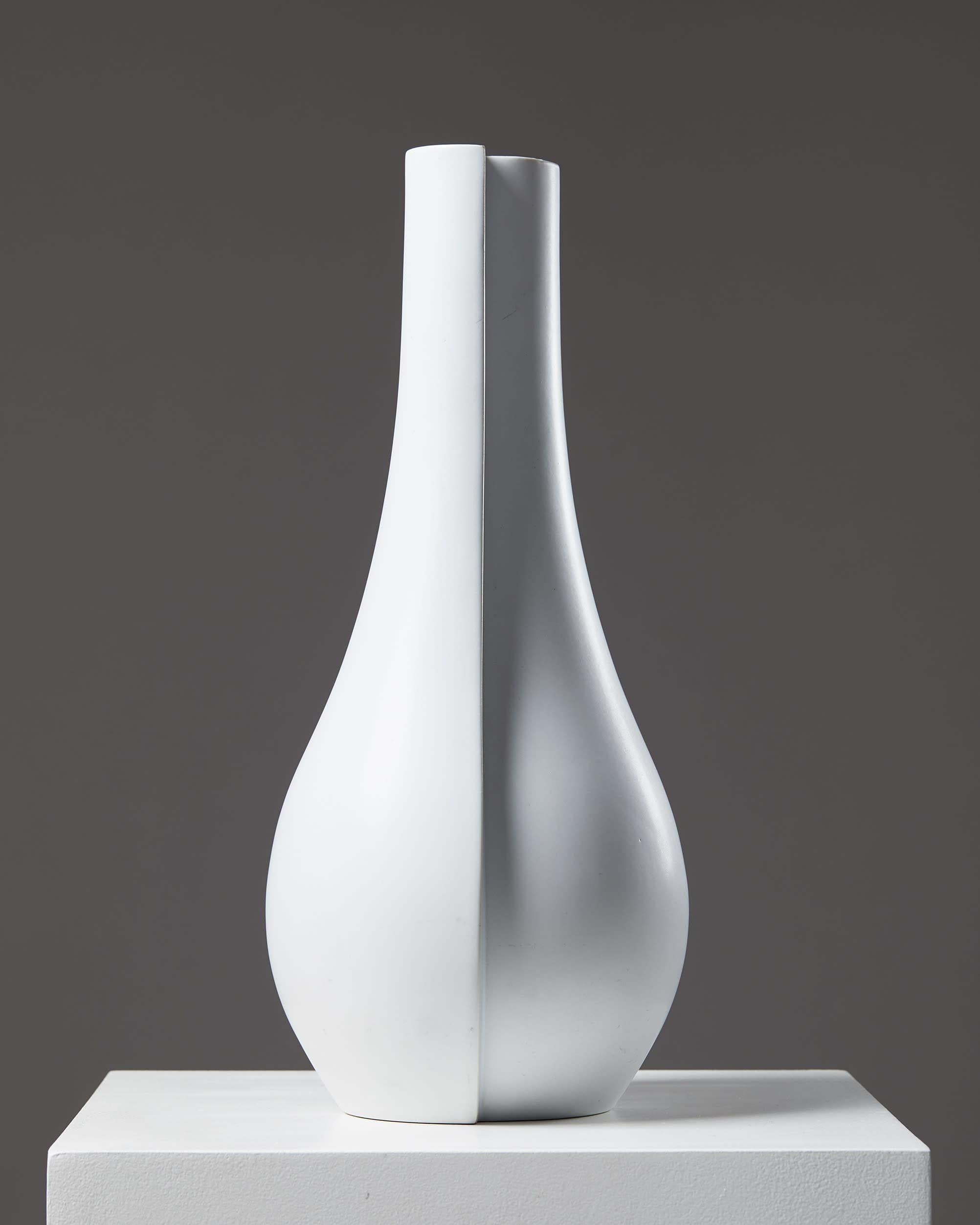 Vase 'Surrea' designed by Wilhelm Kåge for Gustavsberg, Sweden, 1940s In Good Condition For Sale In Stockholm, SE