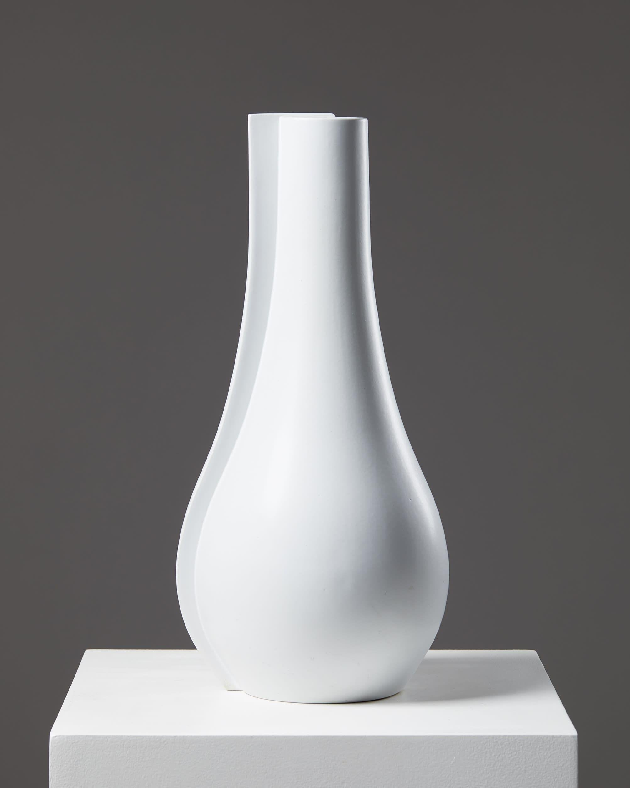 Mid-20th Century Vase 'Surrea' designed by Wilhelm Kåge for Gustavsberg, Sweden, 1940s For Sale