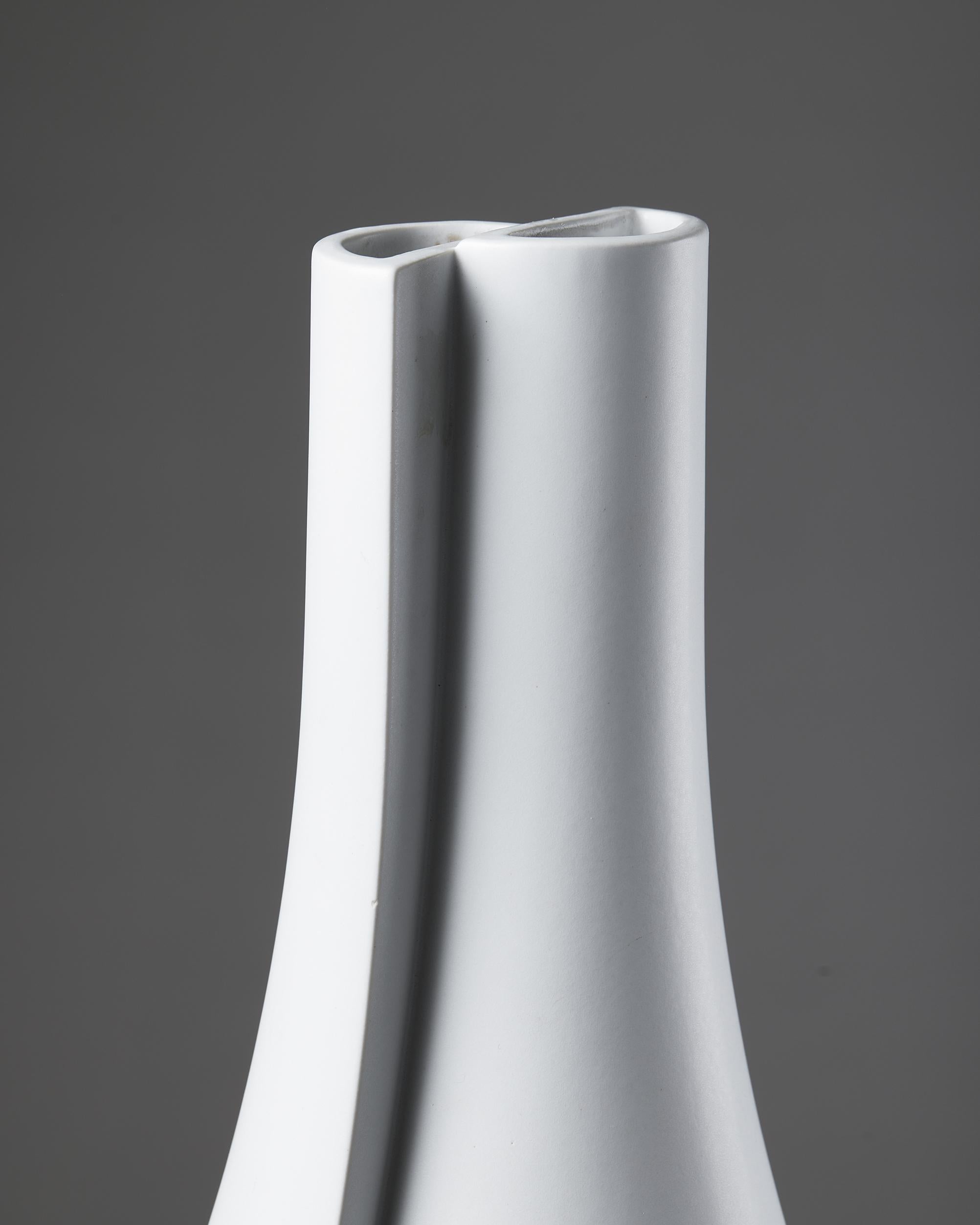 Vase 'Surrea' entworfen von Wilhelm Kåge für Gustavsberg, Schweden, 1940er Jahre (Steingut) im Angebot