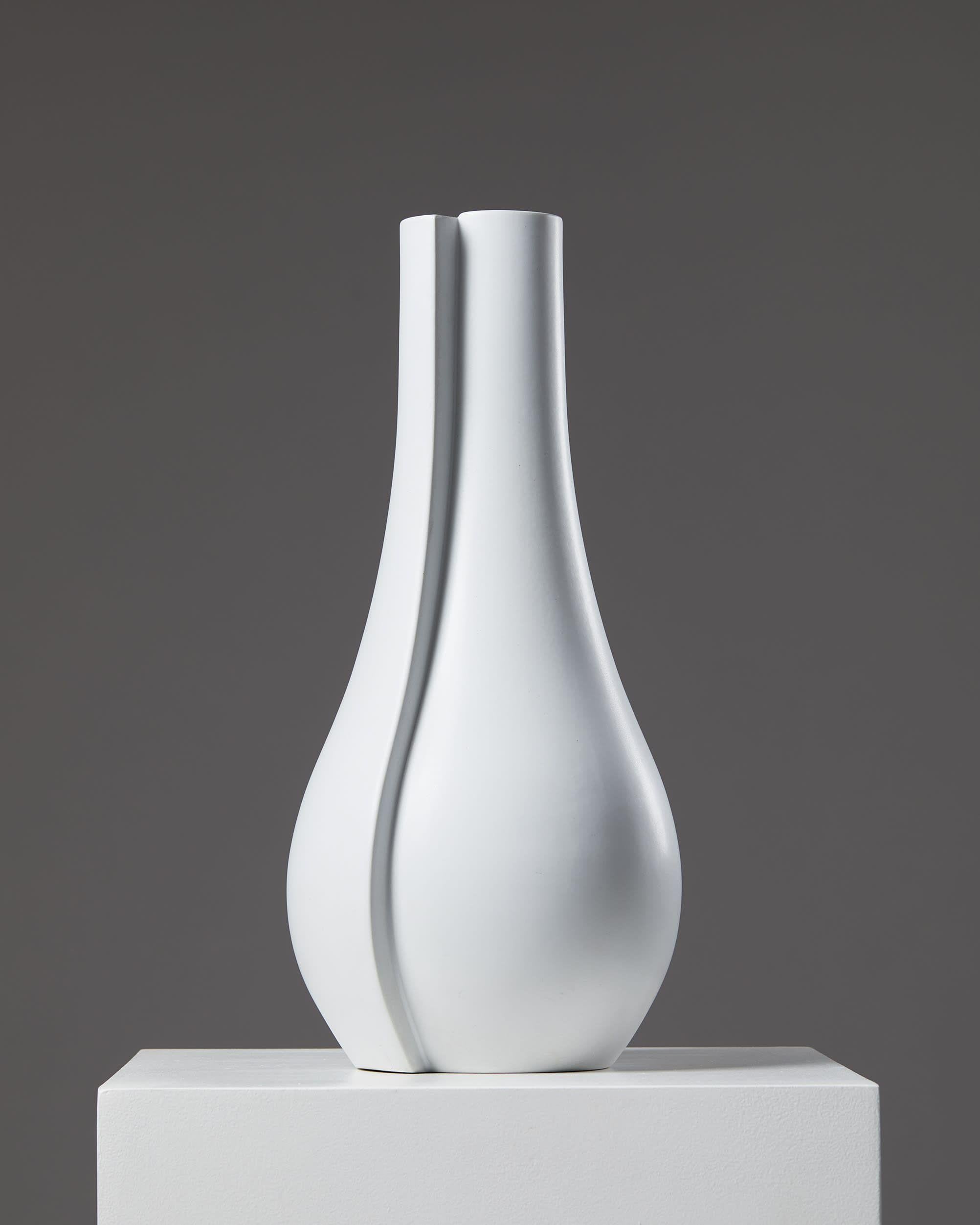 Vase 'Surrea' designed by Wilhelm Kåge for Gustavsberg, Sweden, 1940s For Sale 1