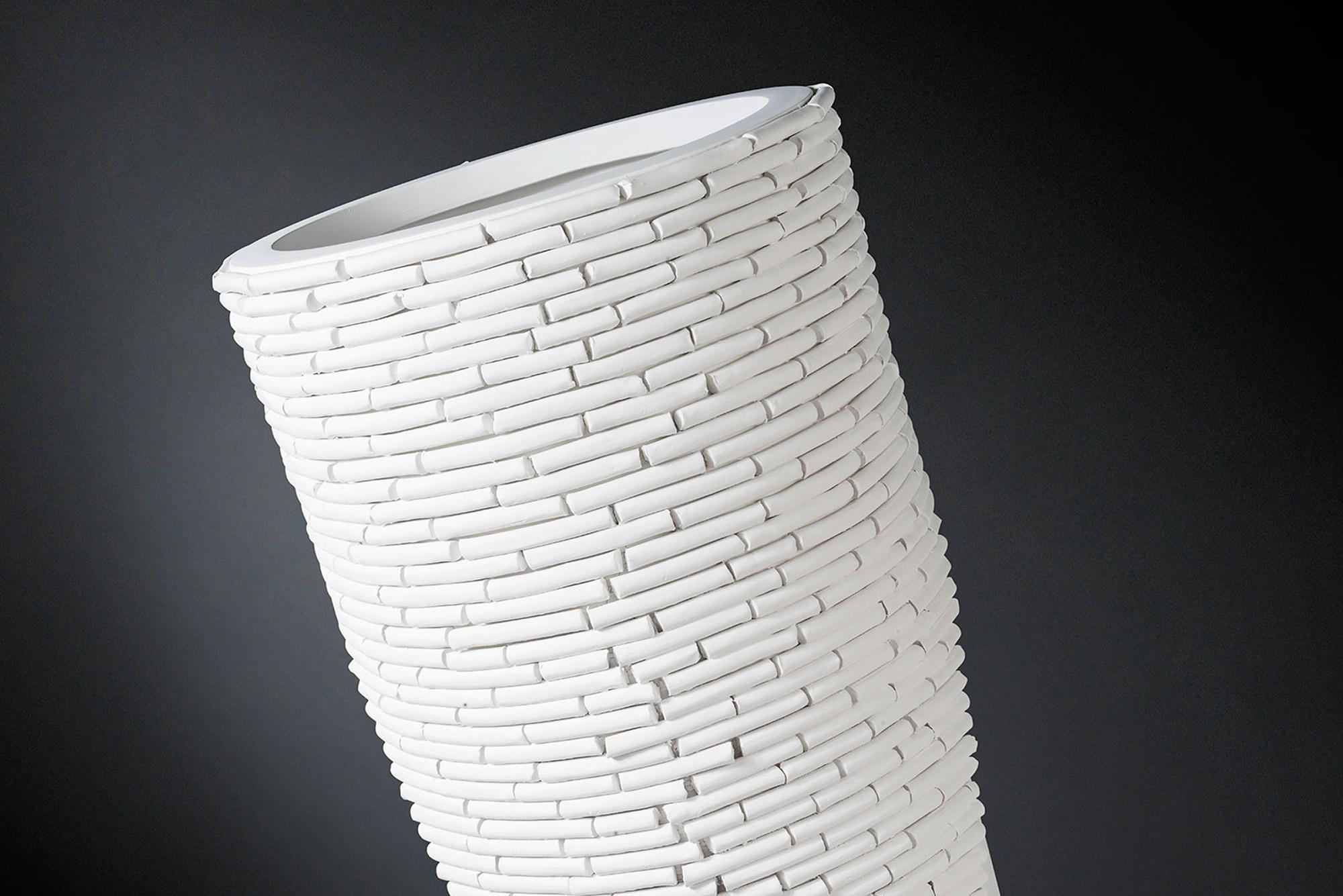 Vase Tarquinia Tronchetti, Bassano, weiße Keramik, Italien (Moderne) im Angebot