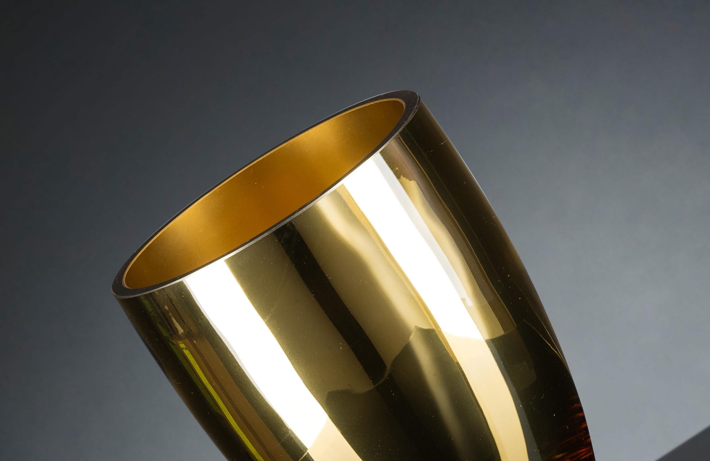 Vase Tik:: Farbe Gold:: aus Glas:: Italien (Italienisch) im Angebot