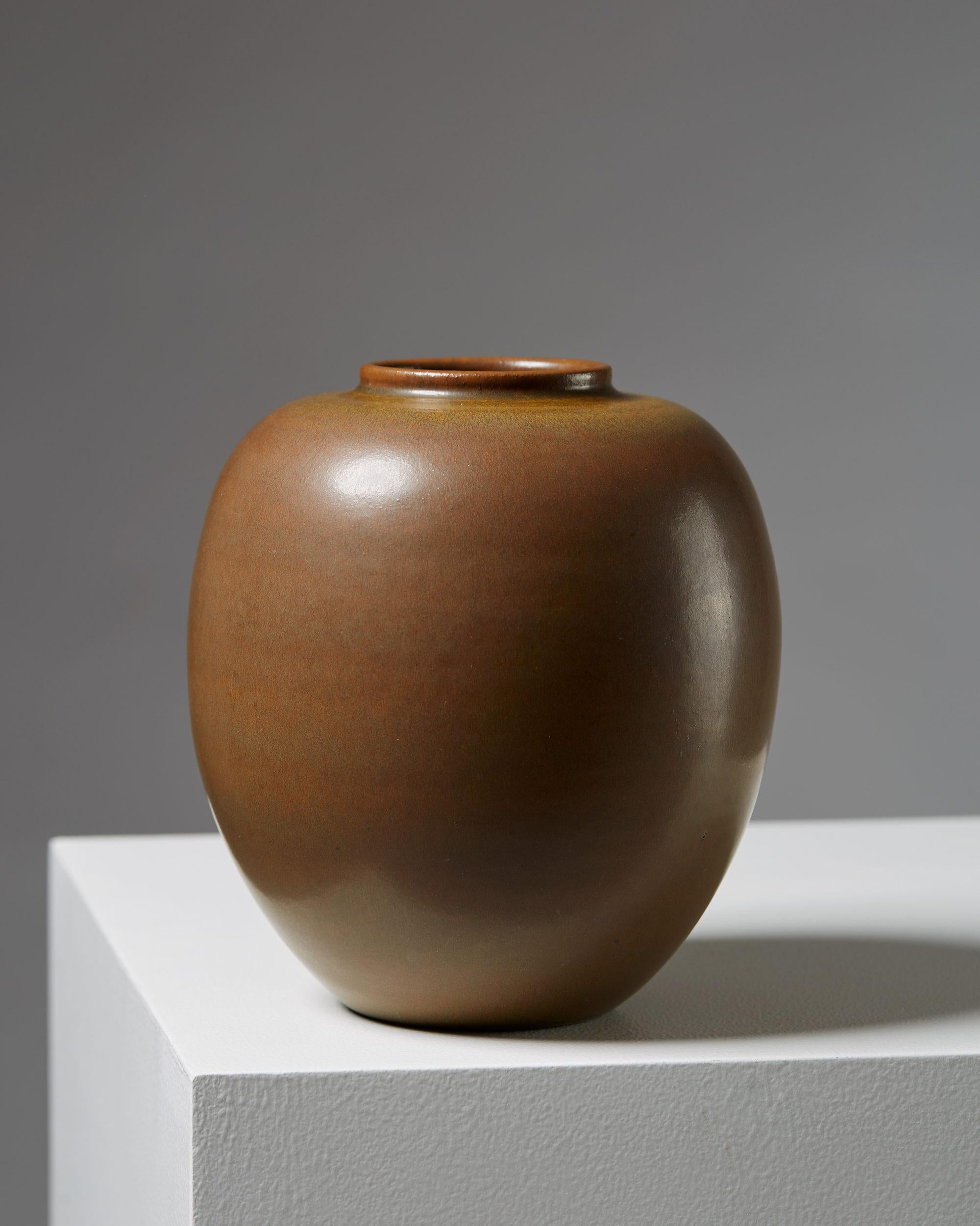 Stoneware. Vase ‘Tobo’ designed by Erich and Ingrid Triller, Sweden, 1940s.