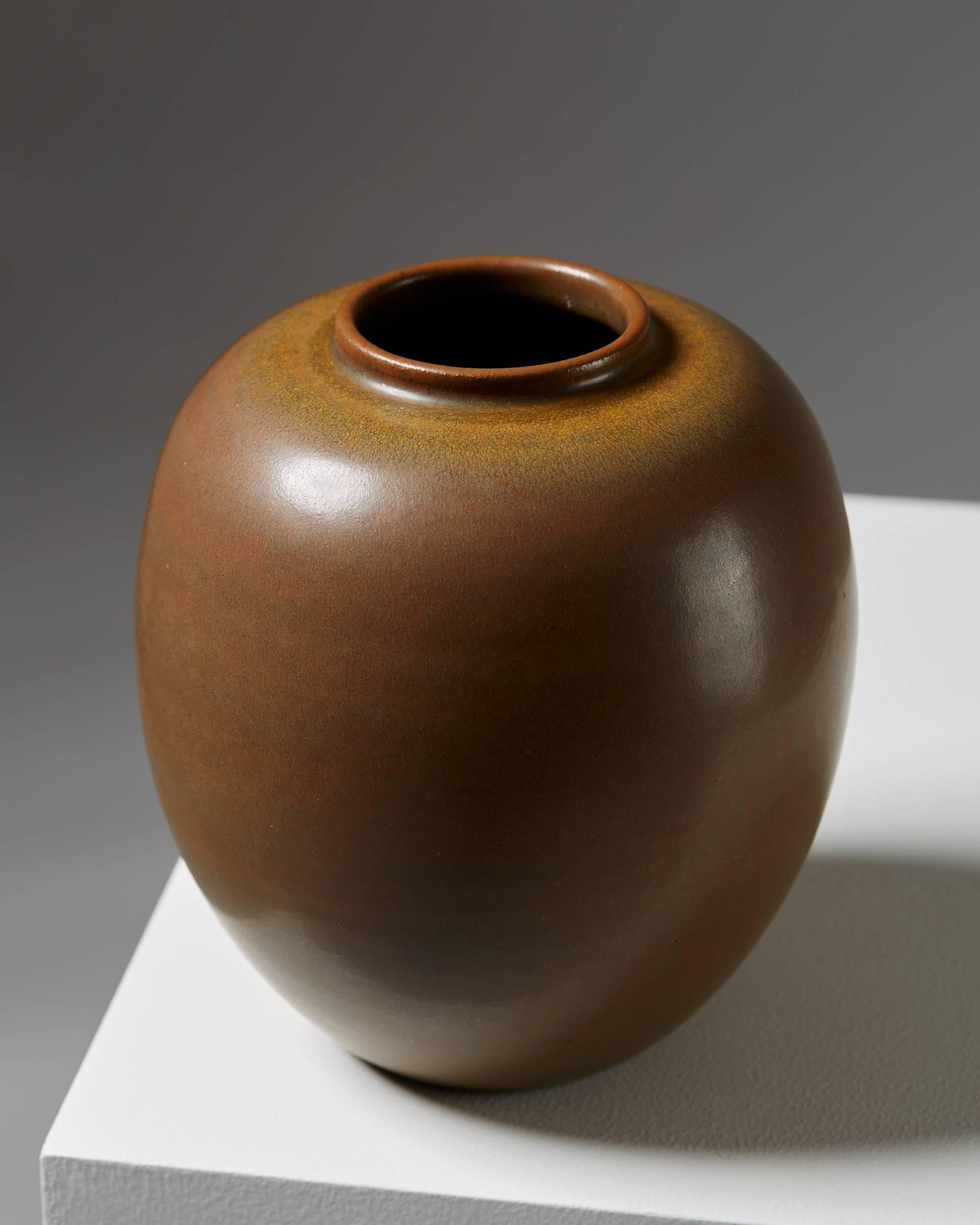 Scandinavian Modern Vase ‘Tobo’ Designed by Erich and Ingrid Triller, Sweden, 1940s For Sale