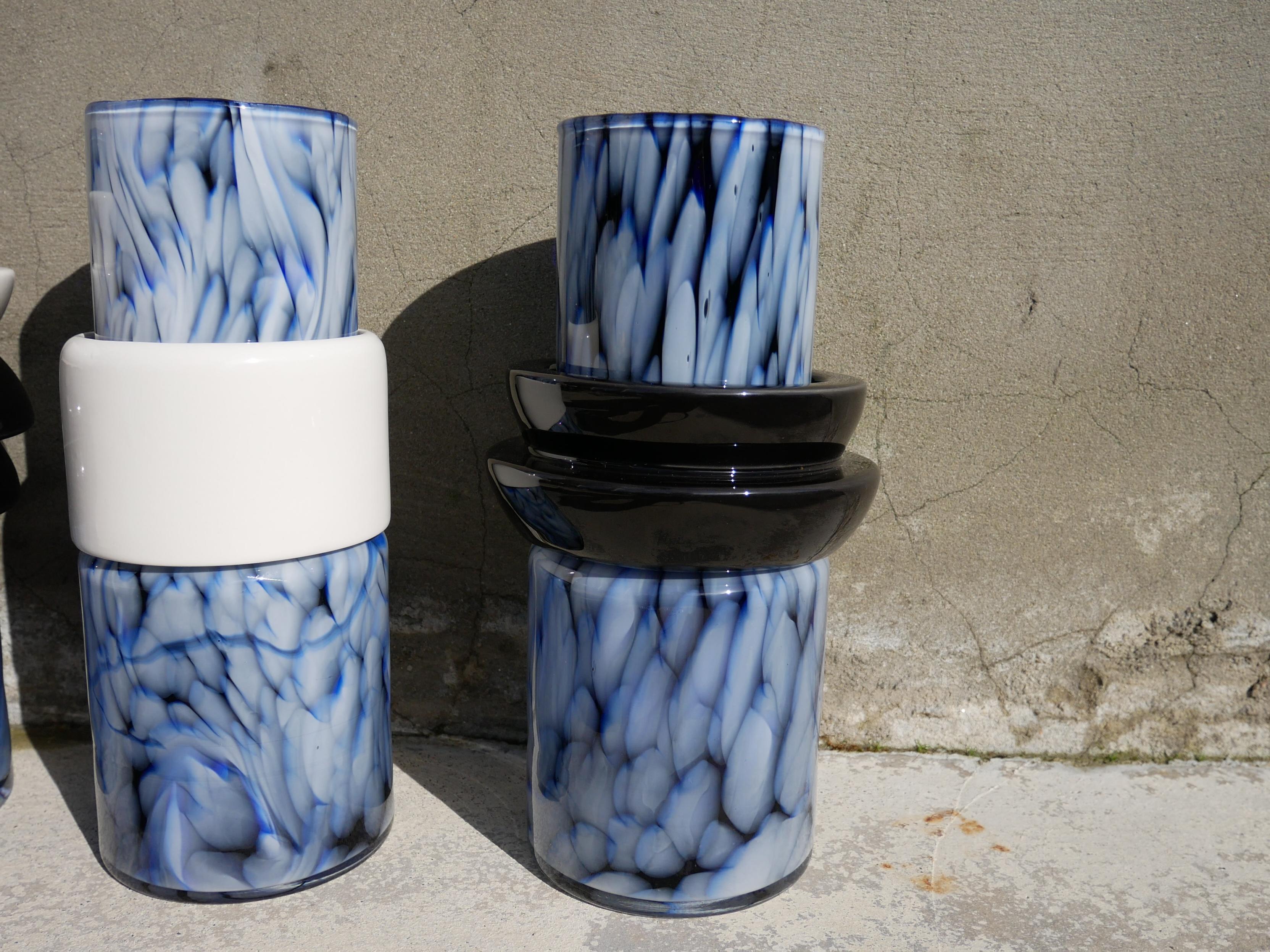 Vase TOTEM #3 Blau, einzigartig, 21. Jahrhundert, mundgeblasenes Glas und Keramik, handgefertigte Vase (Handgefertigt) im Angebot