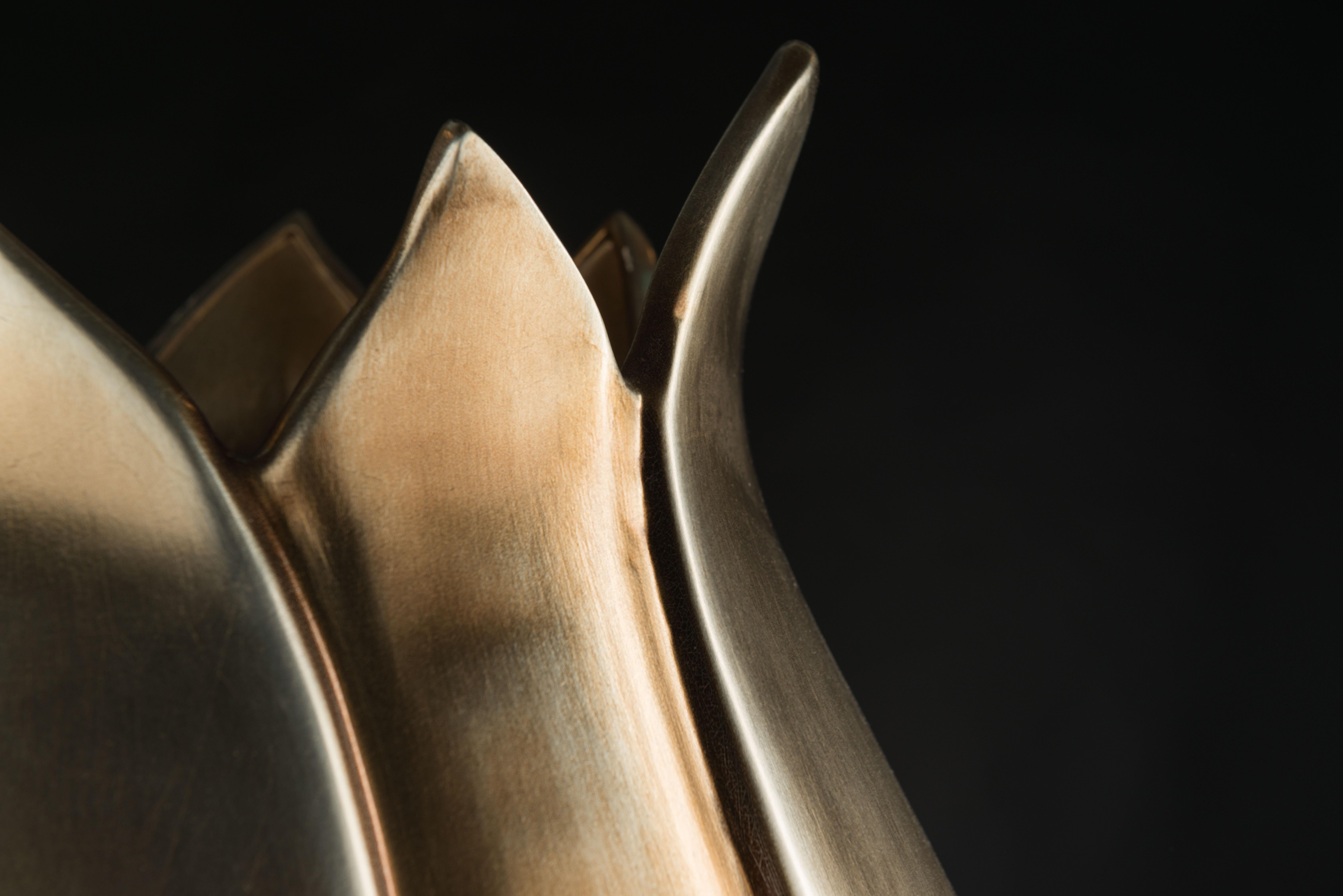 Vase Tulpe Hoch:: Keramik:: Messing Metall Finish:: Italien (Moderne) im Angebot