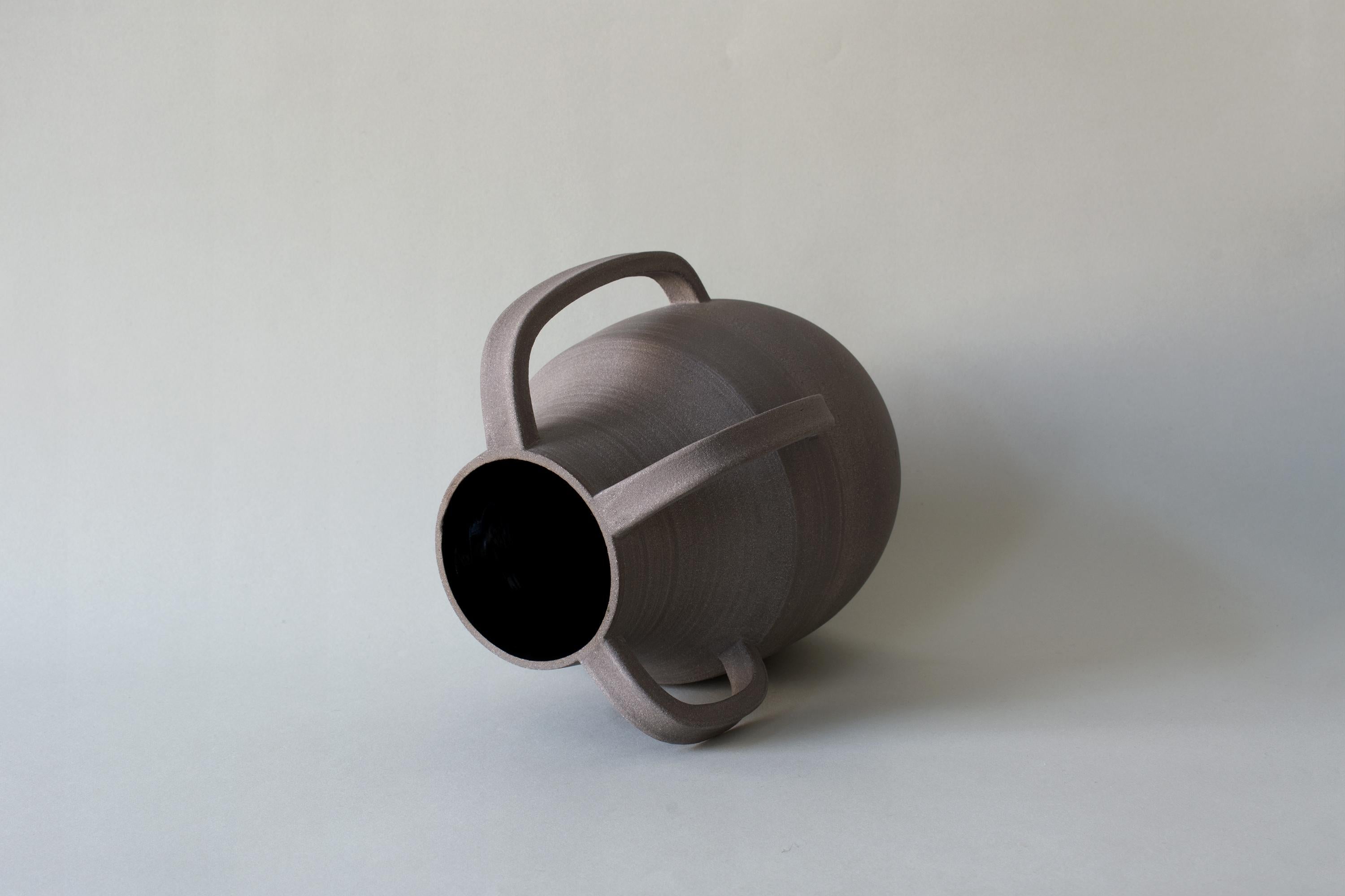 Clay Vase V3-6-14 by Roni Feiten