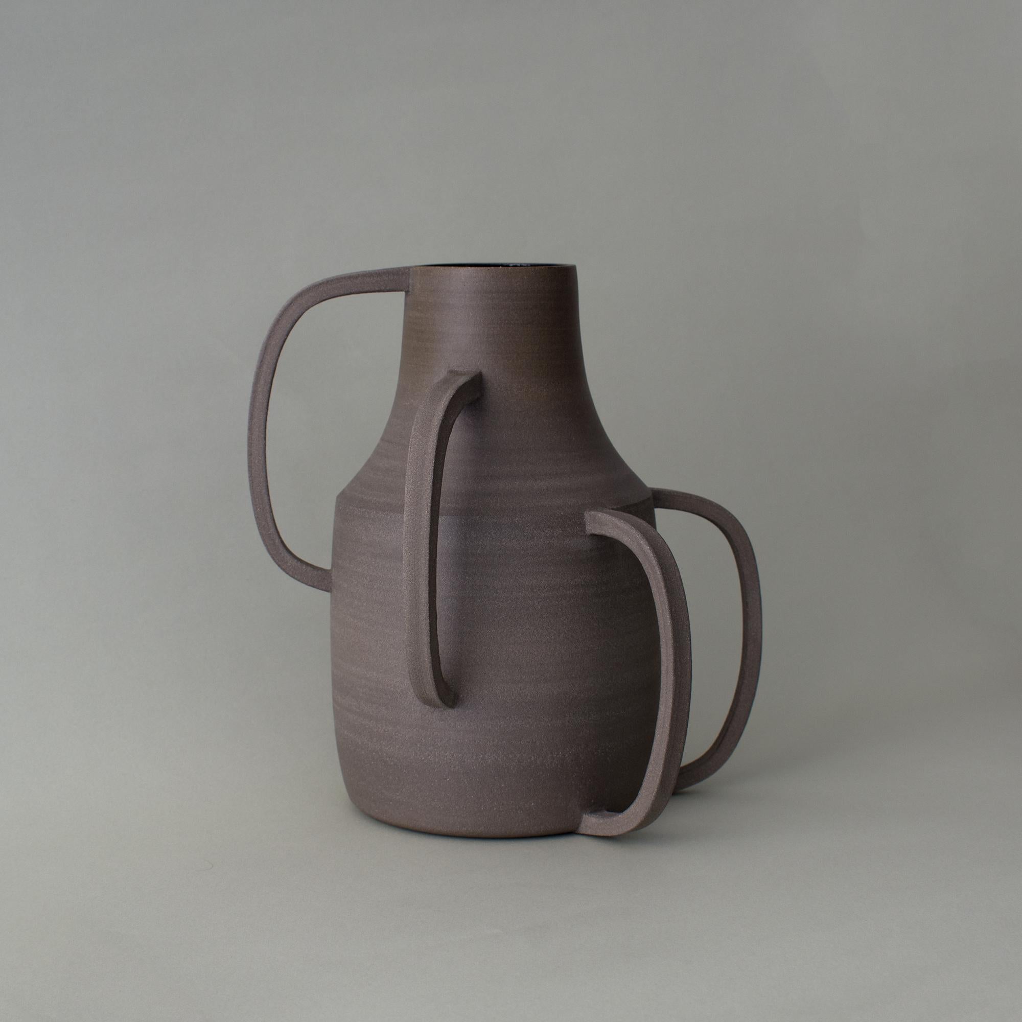 Vase V5-55-19, limited edition by Roni Feiten
Exclusive 
Dimensions: 18 x 14 x 19 cm
Materials: Clay

As all ceramics are handmade, each item is a unique piece that can slightly vary from the shown pictures. Any occurring irregularities in